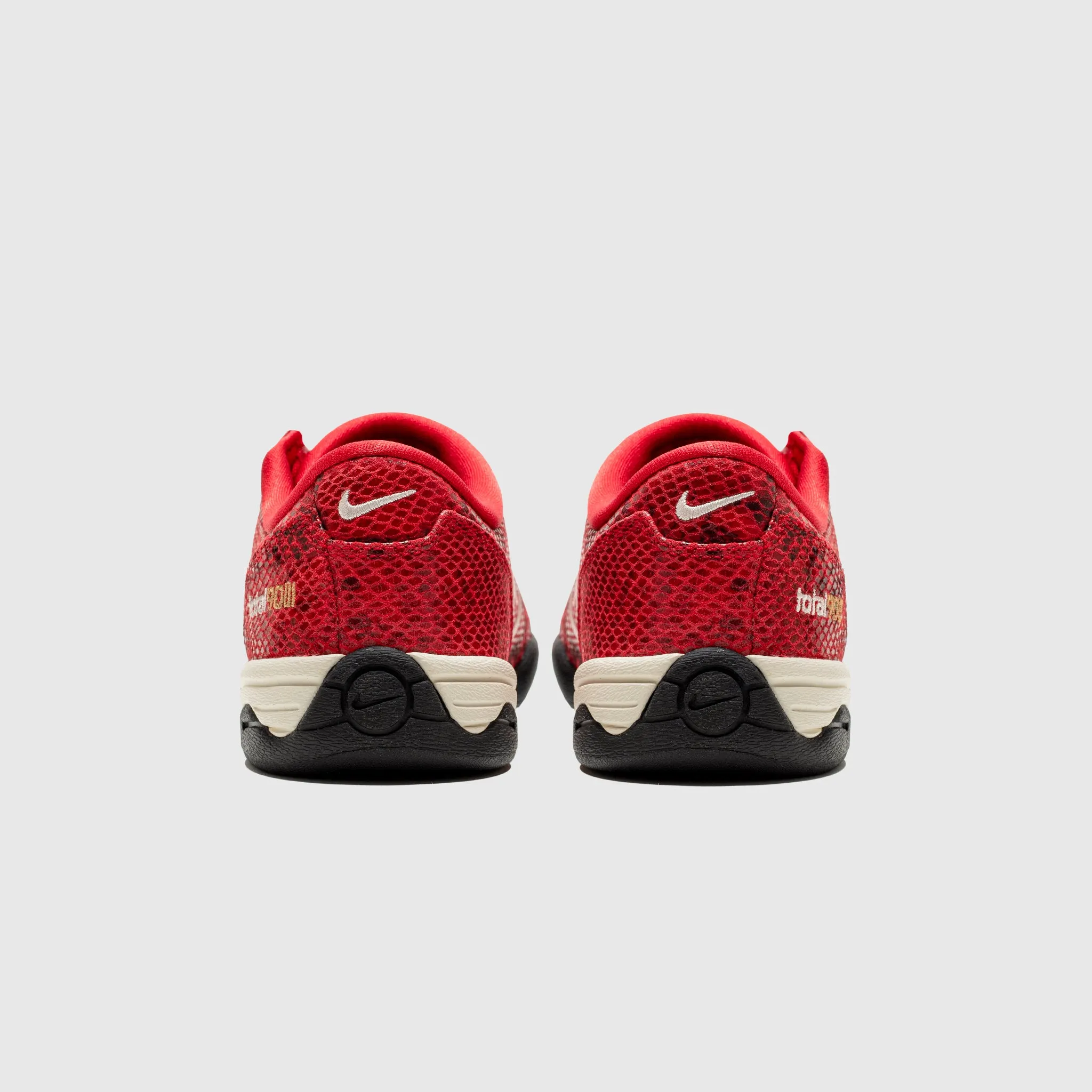 Event Mode Stone Glam WMNS TOTAL 90 SE "FIRE RED SNAKESKIN"