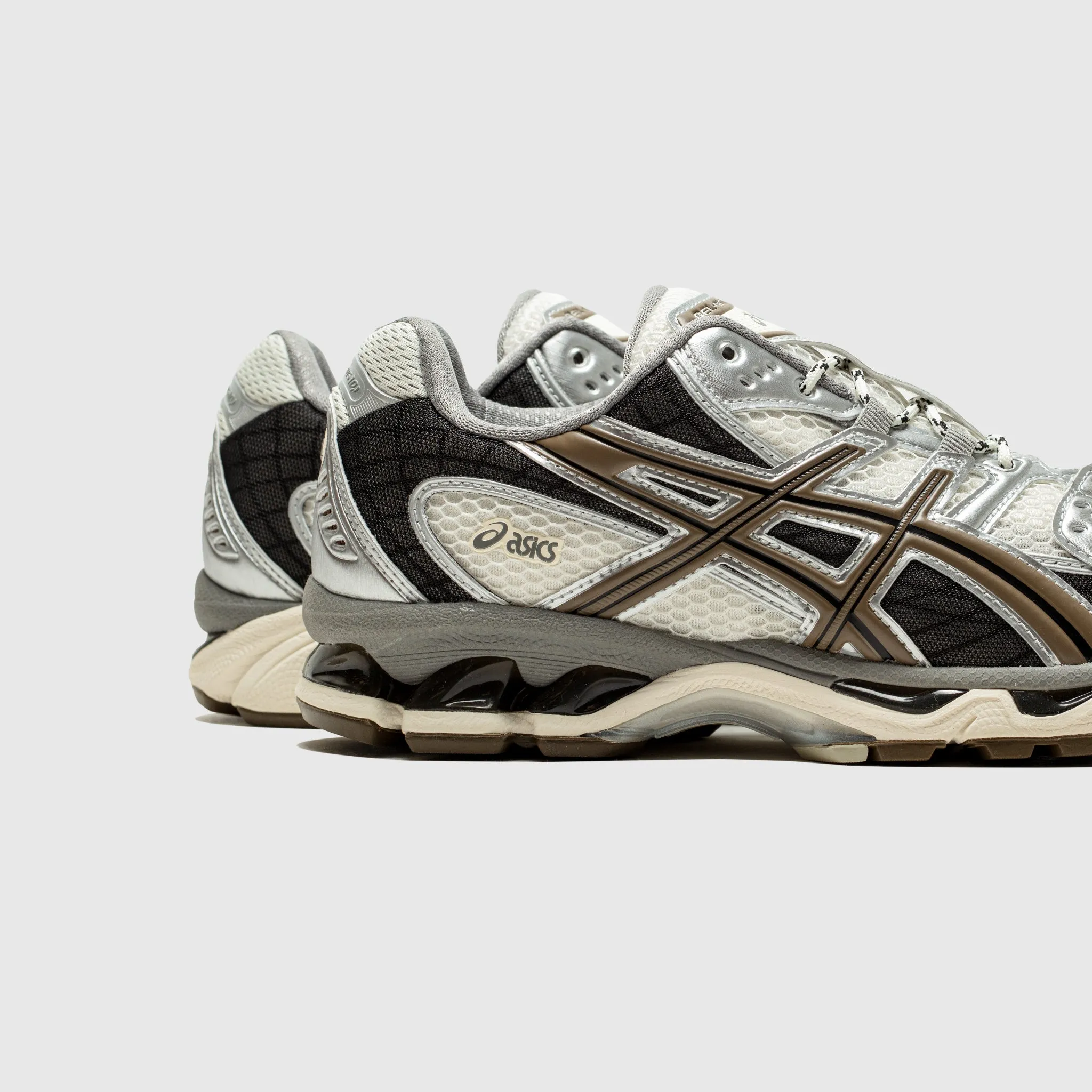 GEL-NIMBUS 10.1 "CREAM PURE SILVER" carbon fiber frame