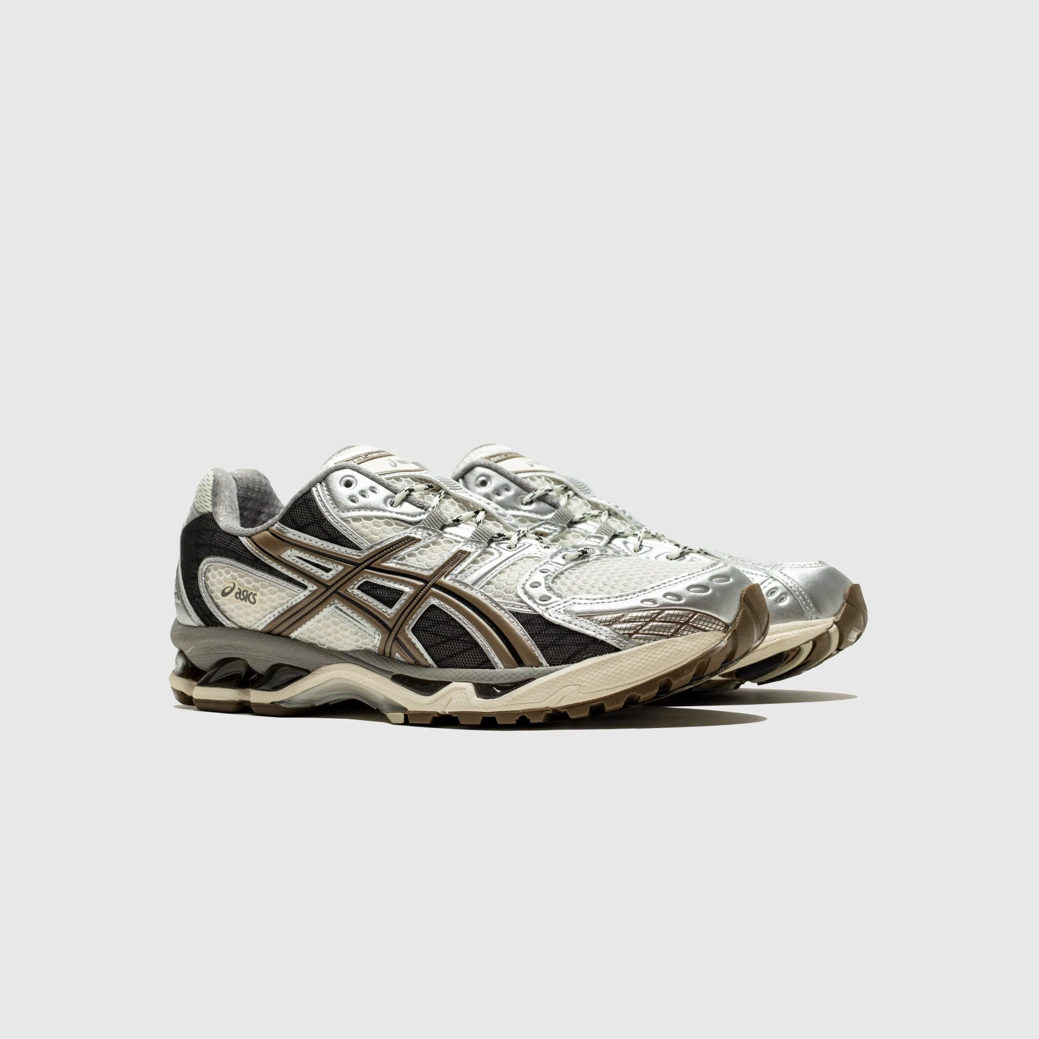 Modern Edge Sweat Resistant Gym Workout GEL-NIMBUS 10.1 "CREAM PURE SILVER"