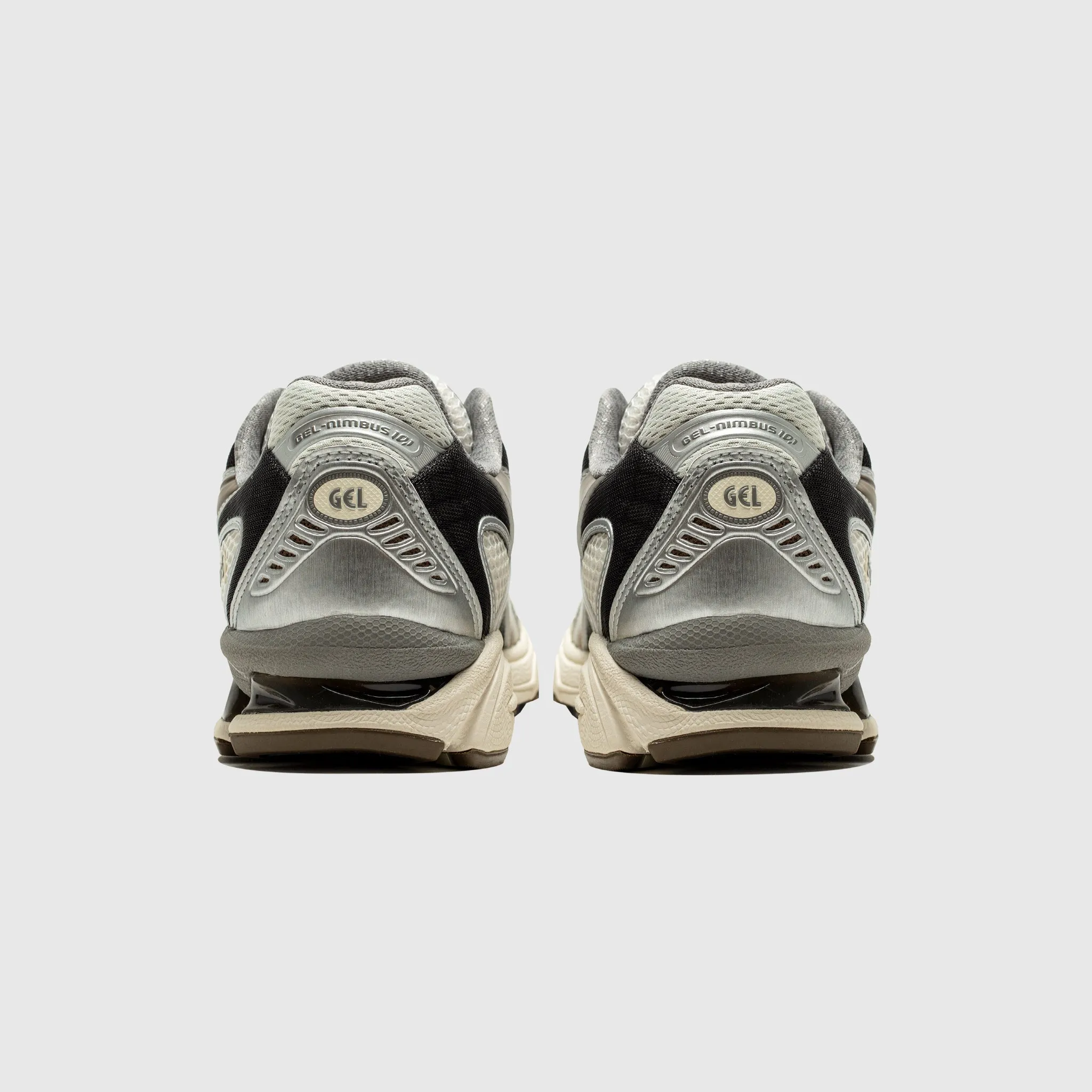 curved - last shoes stretchy - upper - feature shoes GEL-NIMBUS 10.1 "CREAM PURE SILVER"