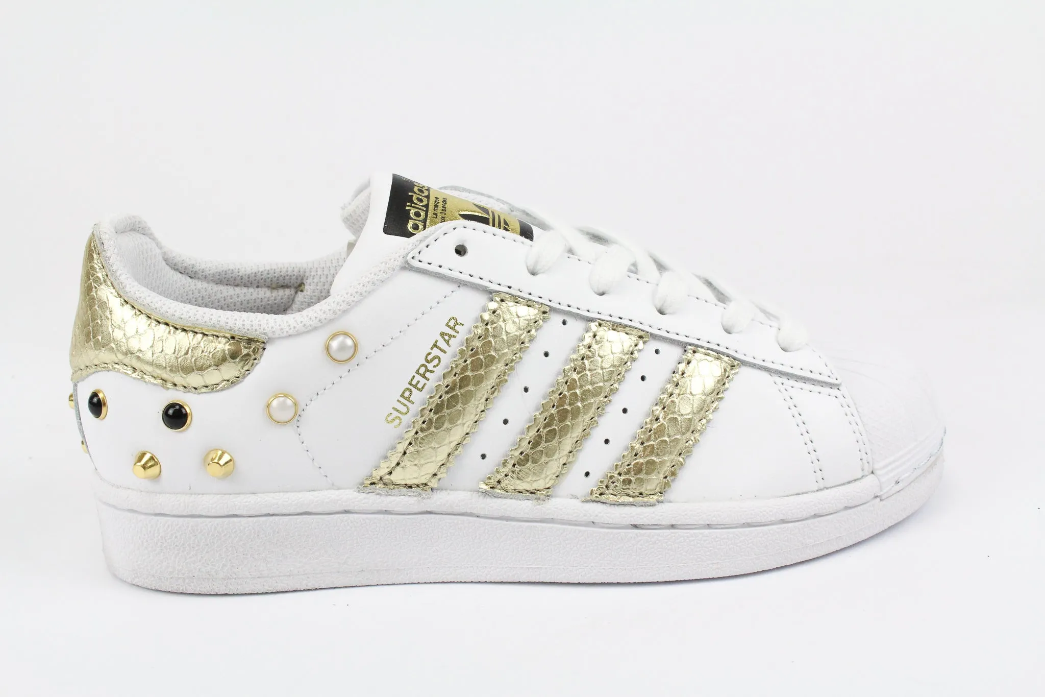 Neutral Shade Urban Sleek Adidas Superstar Pitone Laminato Gold & Borchie