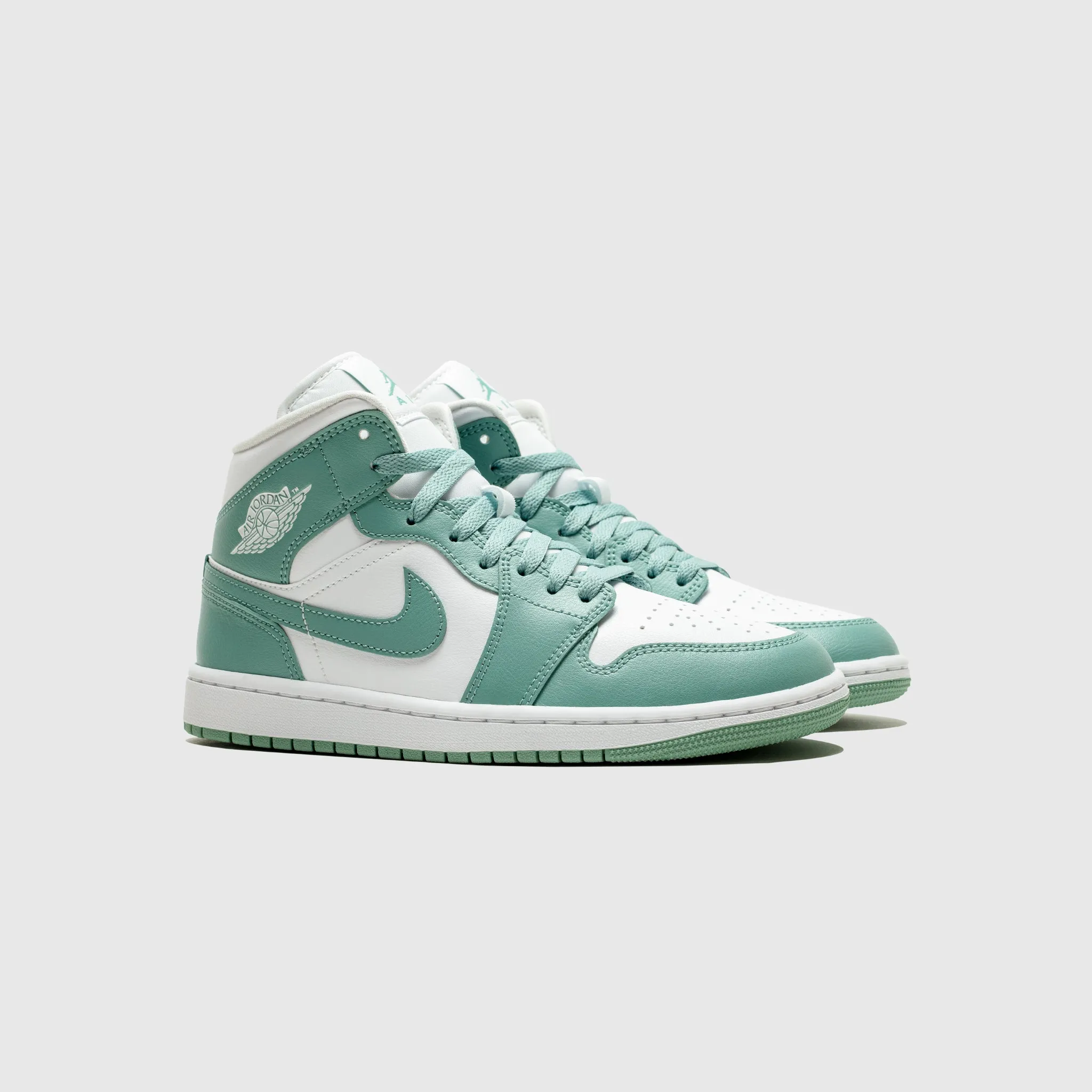 Timeless Fit WMNS AIR JORDAN 1 MID "CANNON"