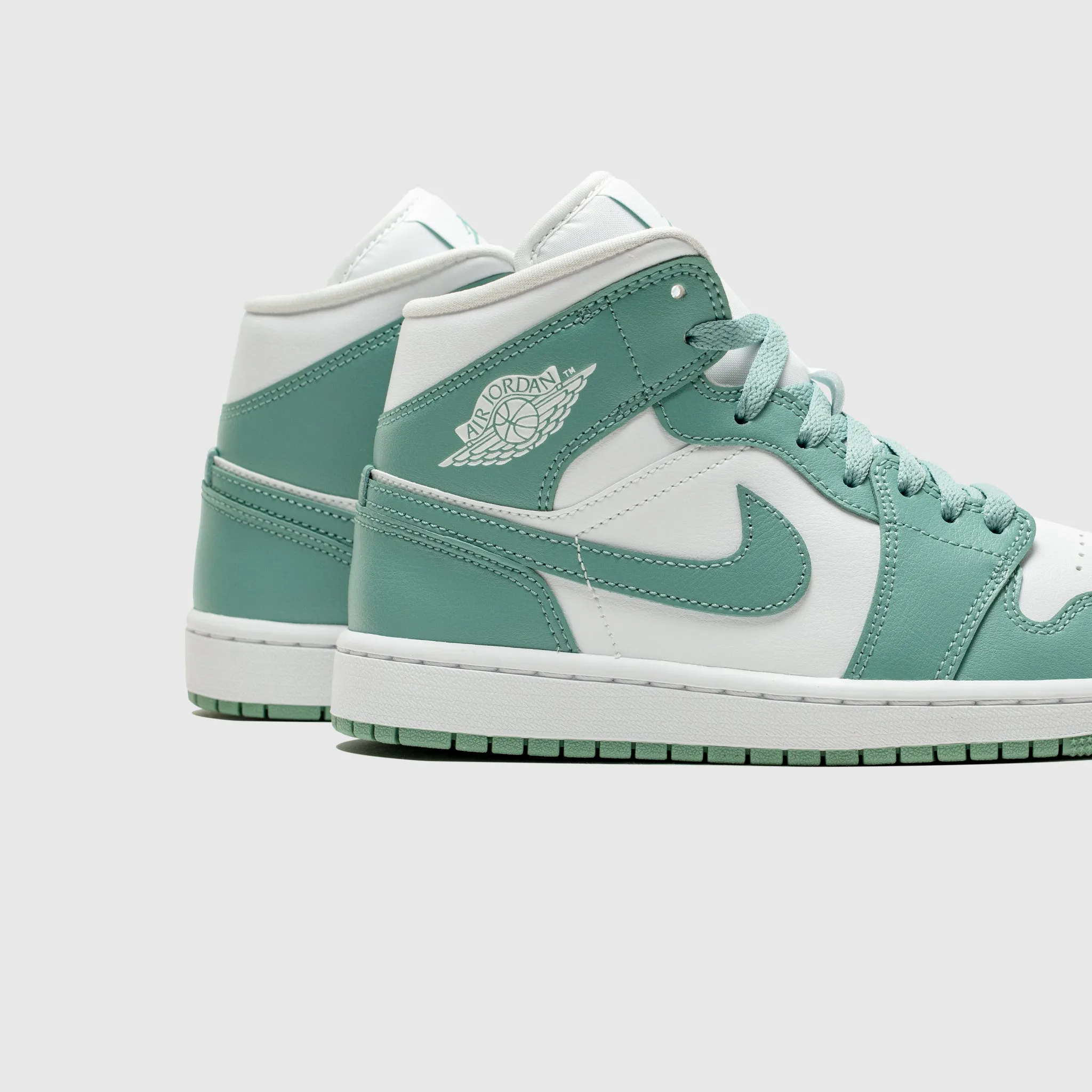 WMNS AIR JORDAN 1 MID "CANNON" Calm Step Easy To Clean