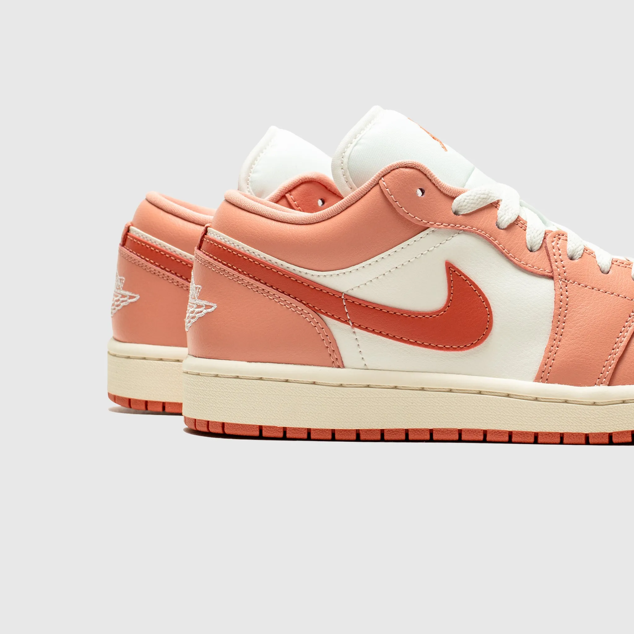 Classic Base WMNS AIR JORDAN 1 LOW "MADDER ROOT"