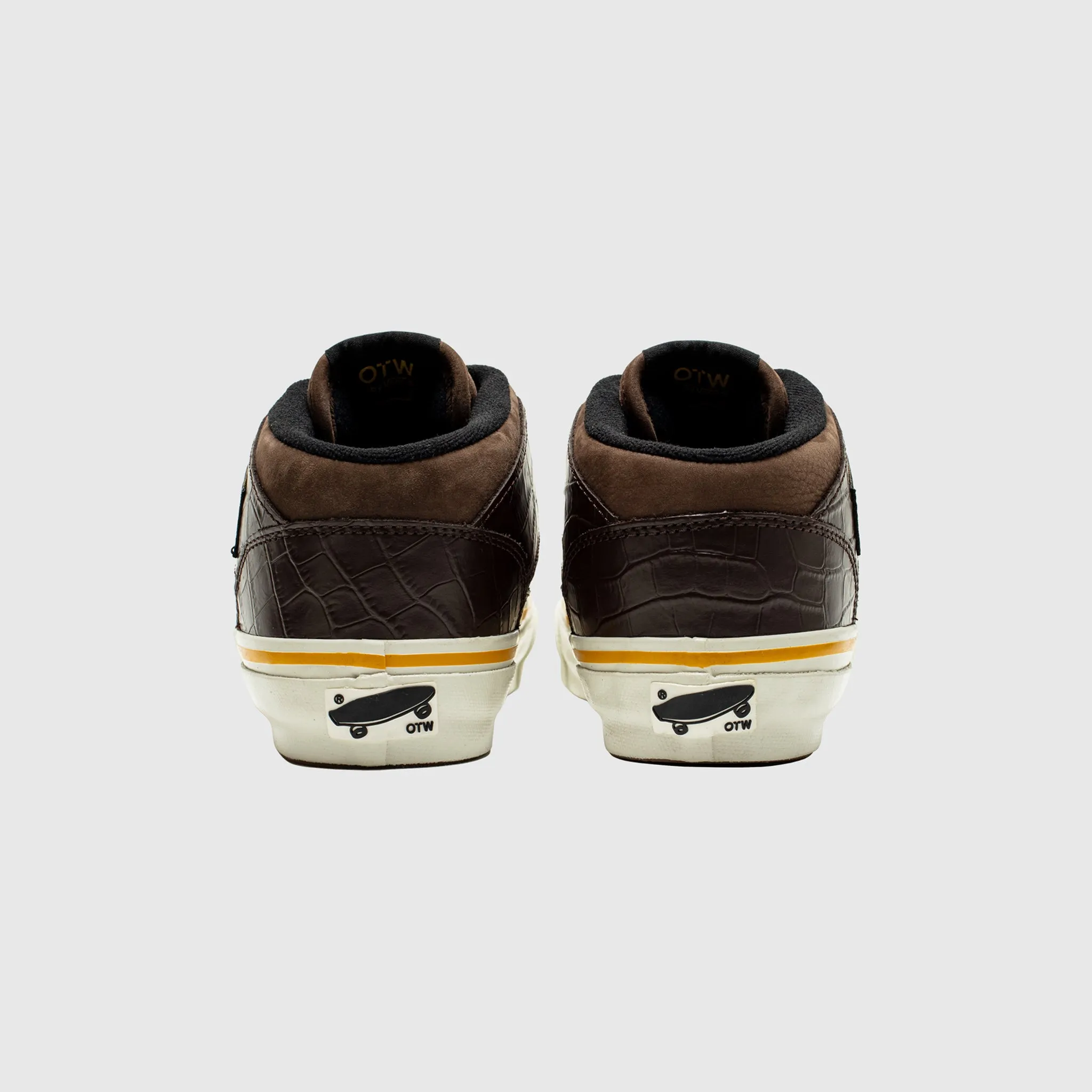 Durable Material OTW HALF CAB 33 VIBRAM "CROC PATENT"