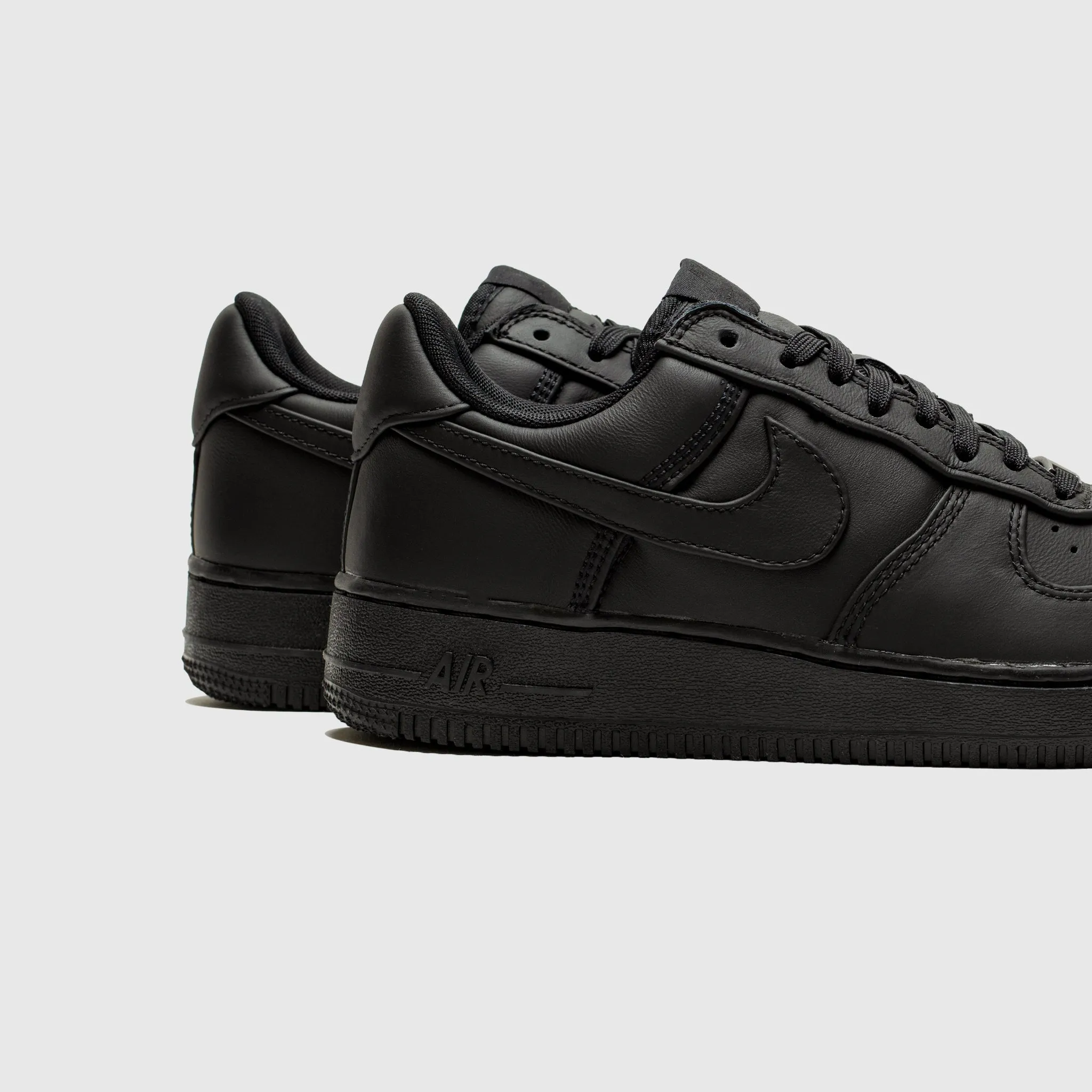 Body Balance Durable Build Weekend Errands AIR FORCE 1 LOW RETRO PREMIUM "TRIPLE BLACK"