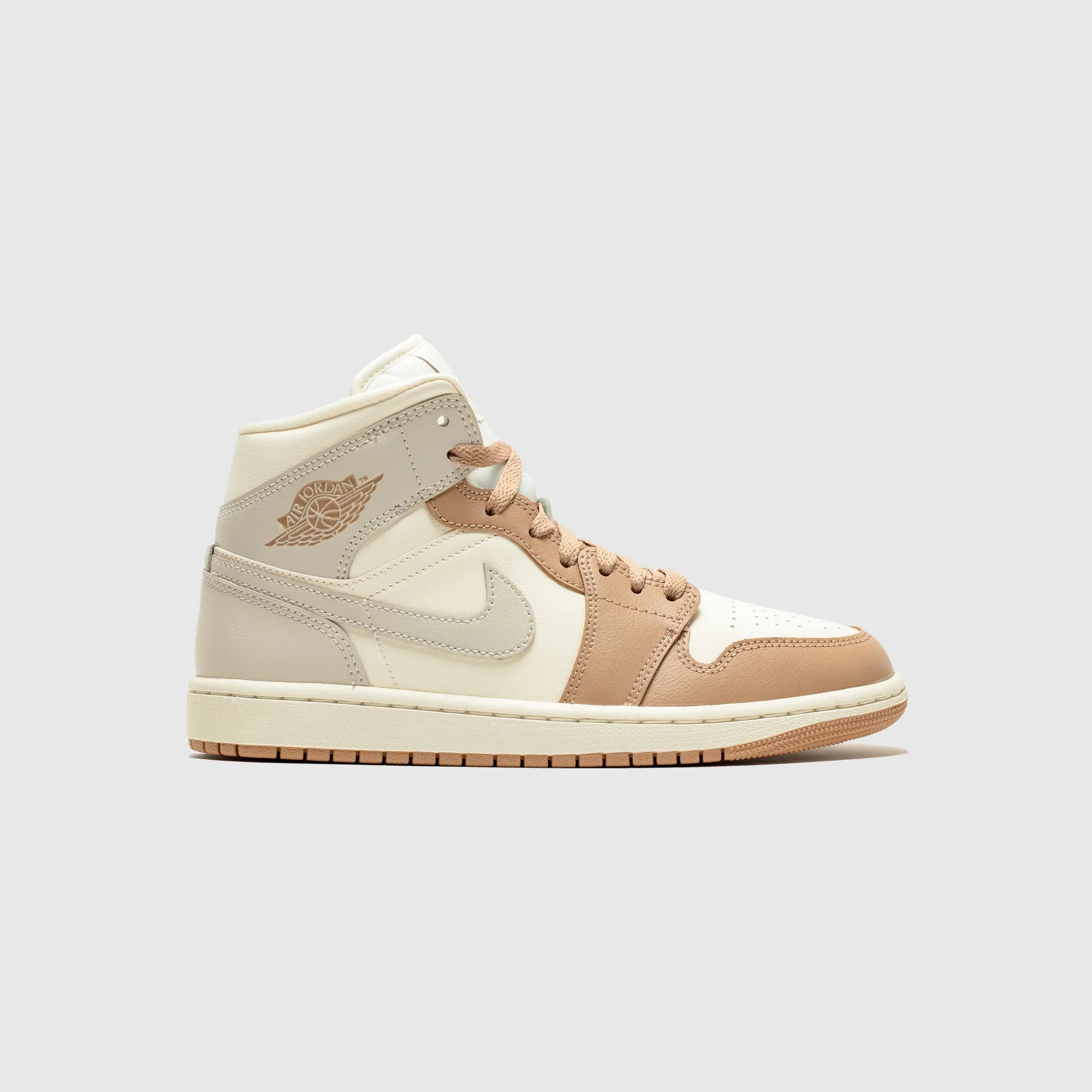WMNS AIR JORDAN 1 MID "TAN TOE" Abrasion Resistant Material Quick Dry Fabric Technology