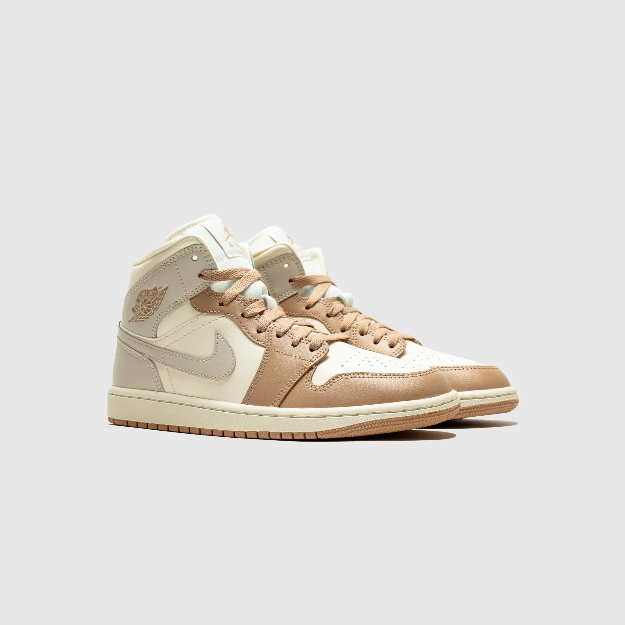 WMNS AIR JORDAN 1 MID "TAN TOE" Summer Heat Stride Bold