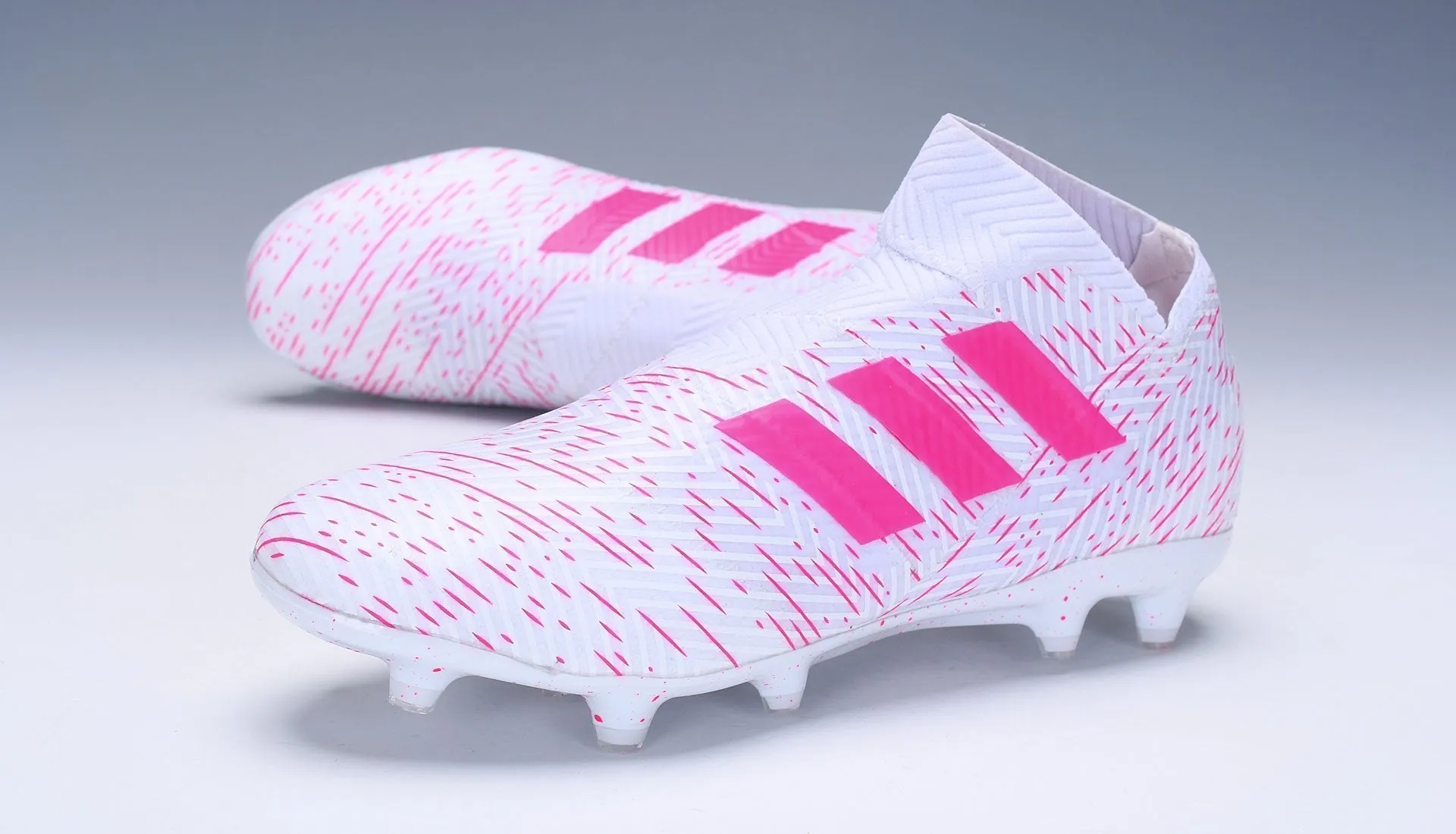 Player Focus Solo Play New Adidas Nemeziz 18  FG Soccer Cleats Shoes White Pink Laceless