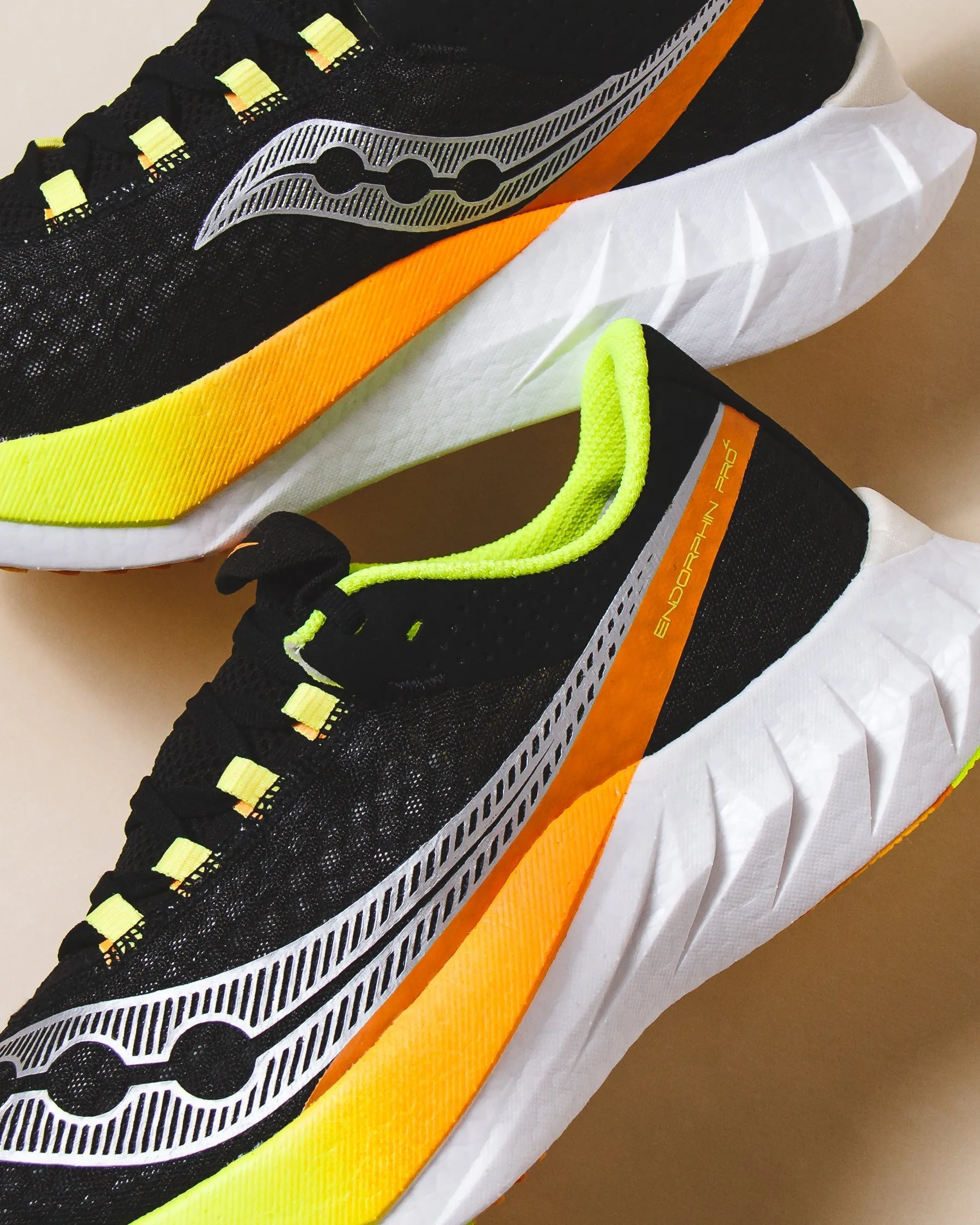 Decoupled Heel Zone Reflective Safety Details Saucony Men Endorphin Pro 4 Black VO2 S20939-343