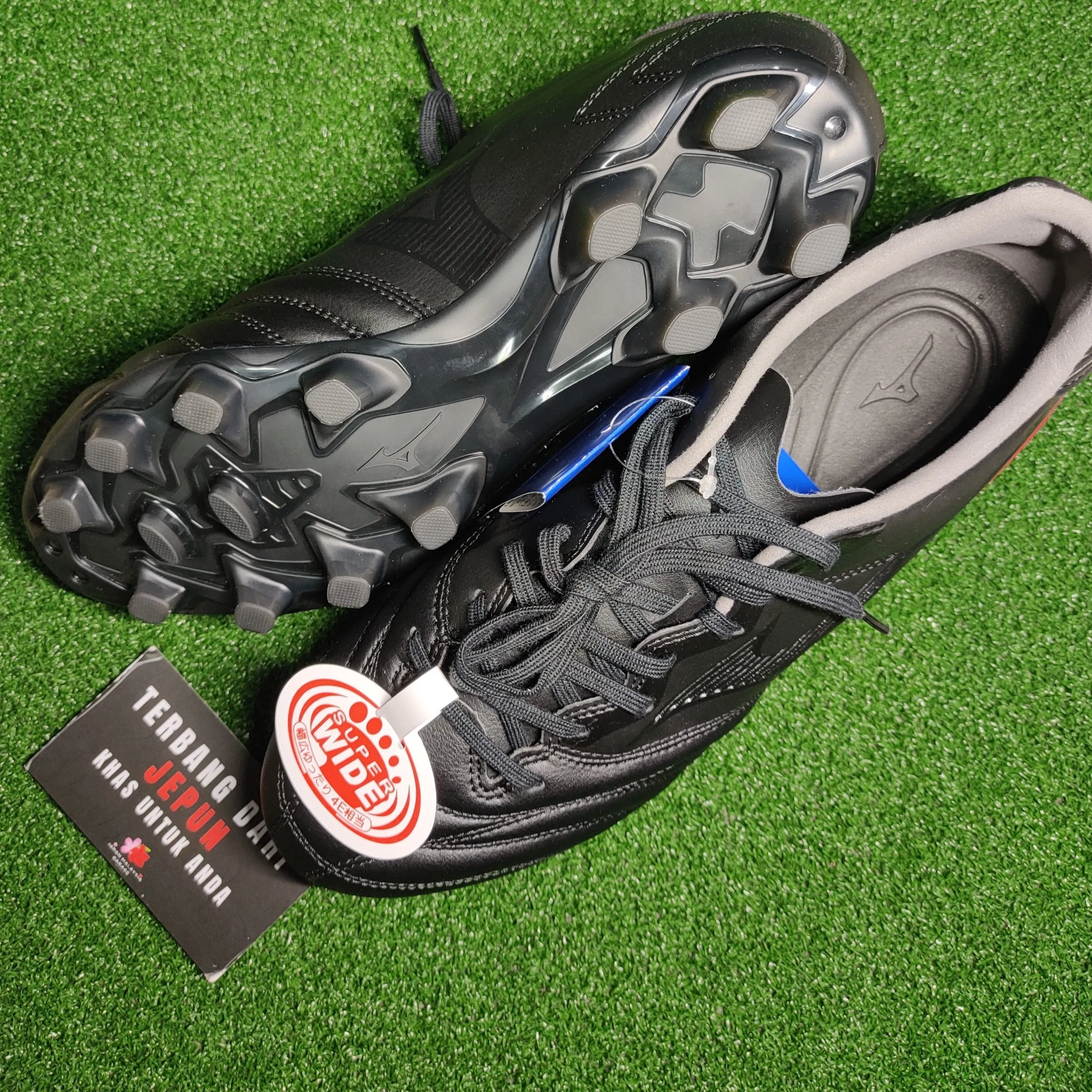 Mizuno Monarcida Neo 2 SW (Black) Dry Field Player Focus