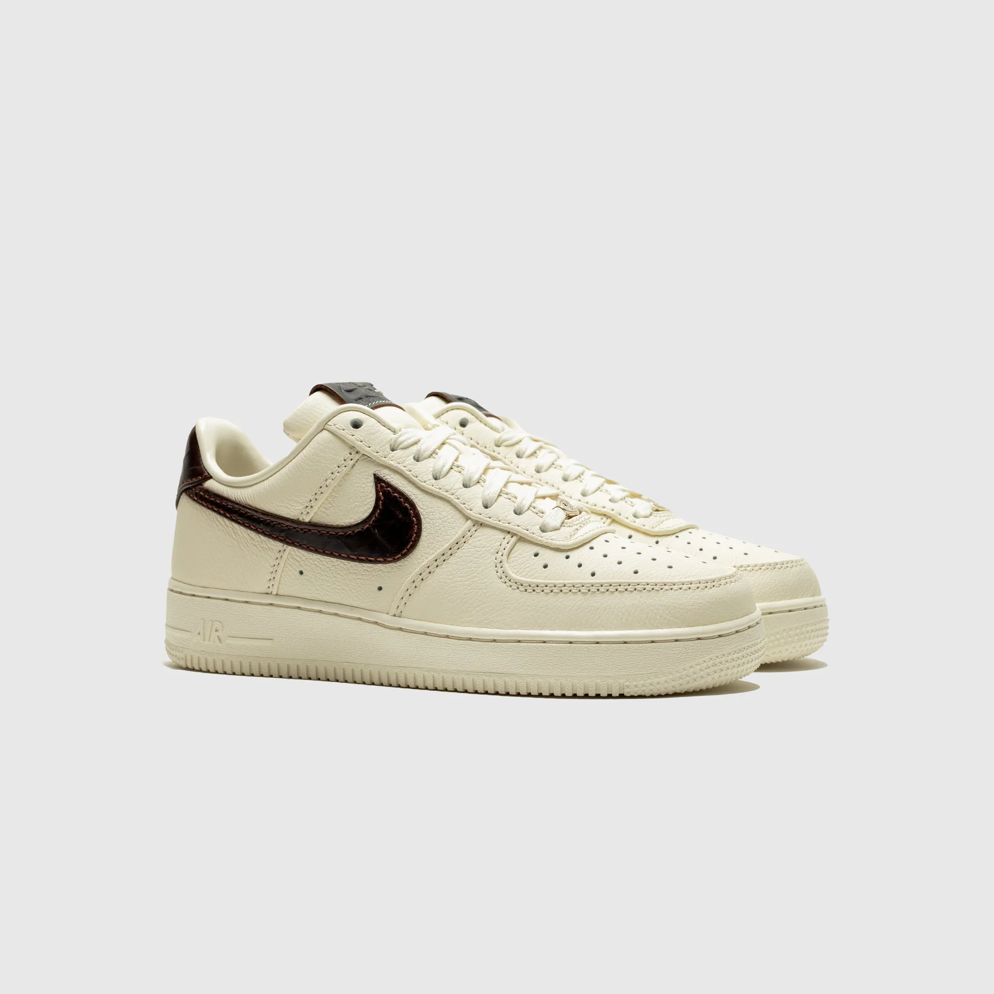 Brave Walk AIR FORCE 1 '07 "SOFT PEARL"