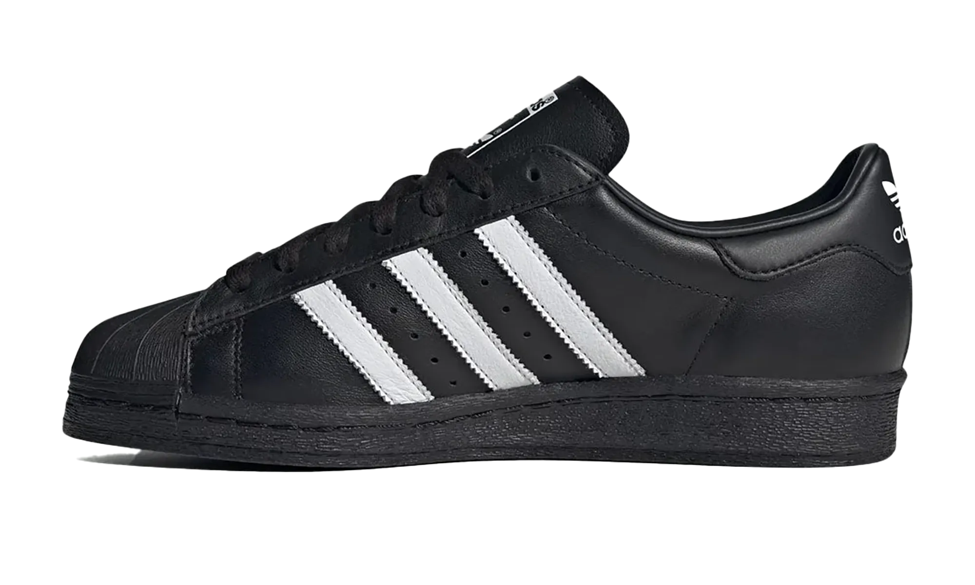 Minimalist Outfit Superstar 82 "Black"
