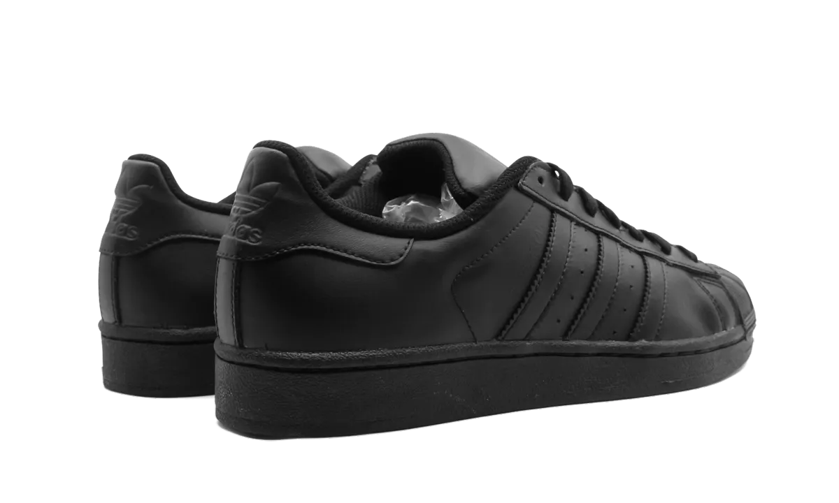 Superstar Foundation "Core Black" Cloud Like Comfort Classic Fit