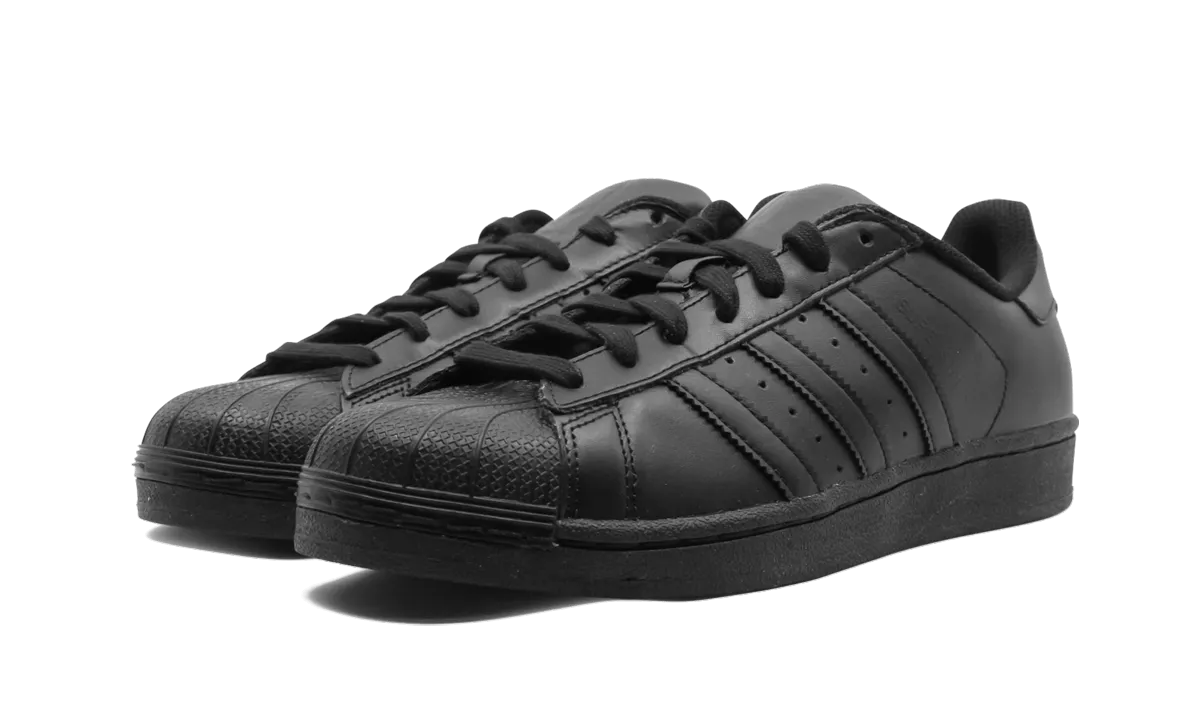 Superstar Foundation "Core Black" Out And Go