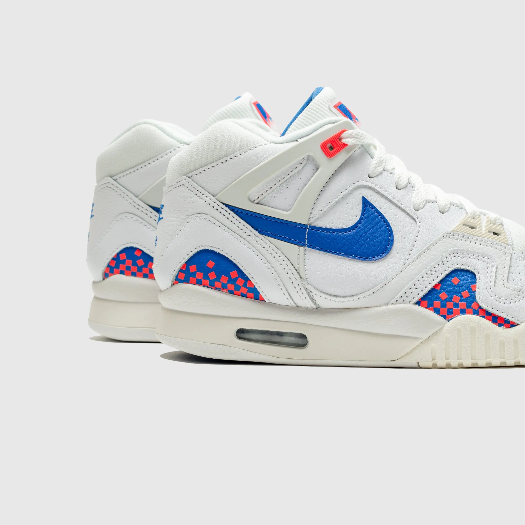 AIR TECH CHALLENGE 2 "PIXEL COURT" mud proof Memory Foam