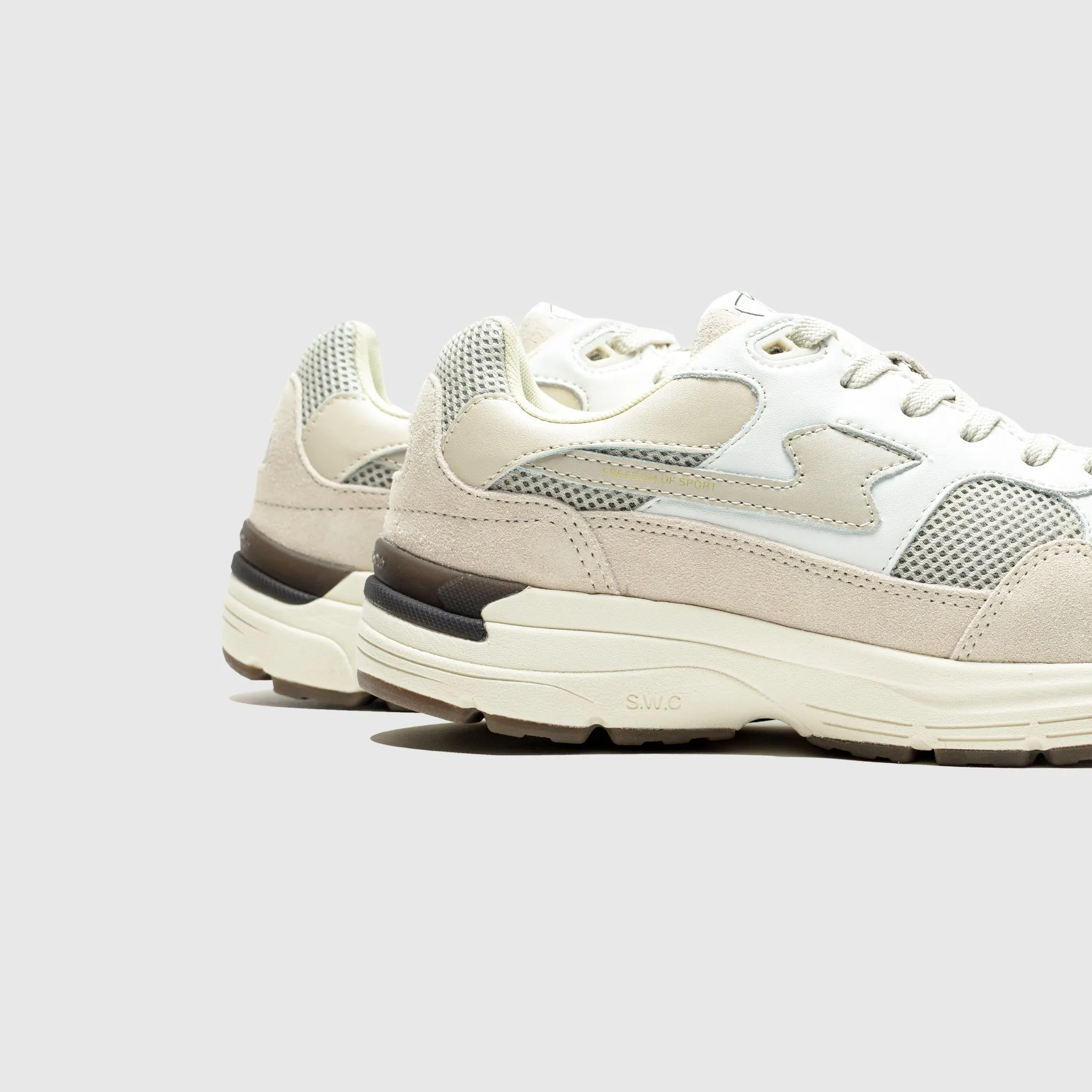 AMIEL S-STRIKE Feather Light Travel Enthusiasts Breathable mesh upper