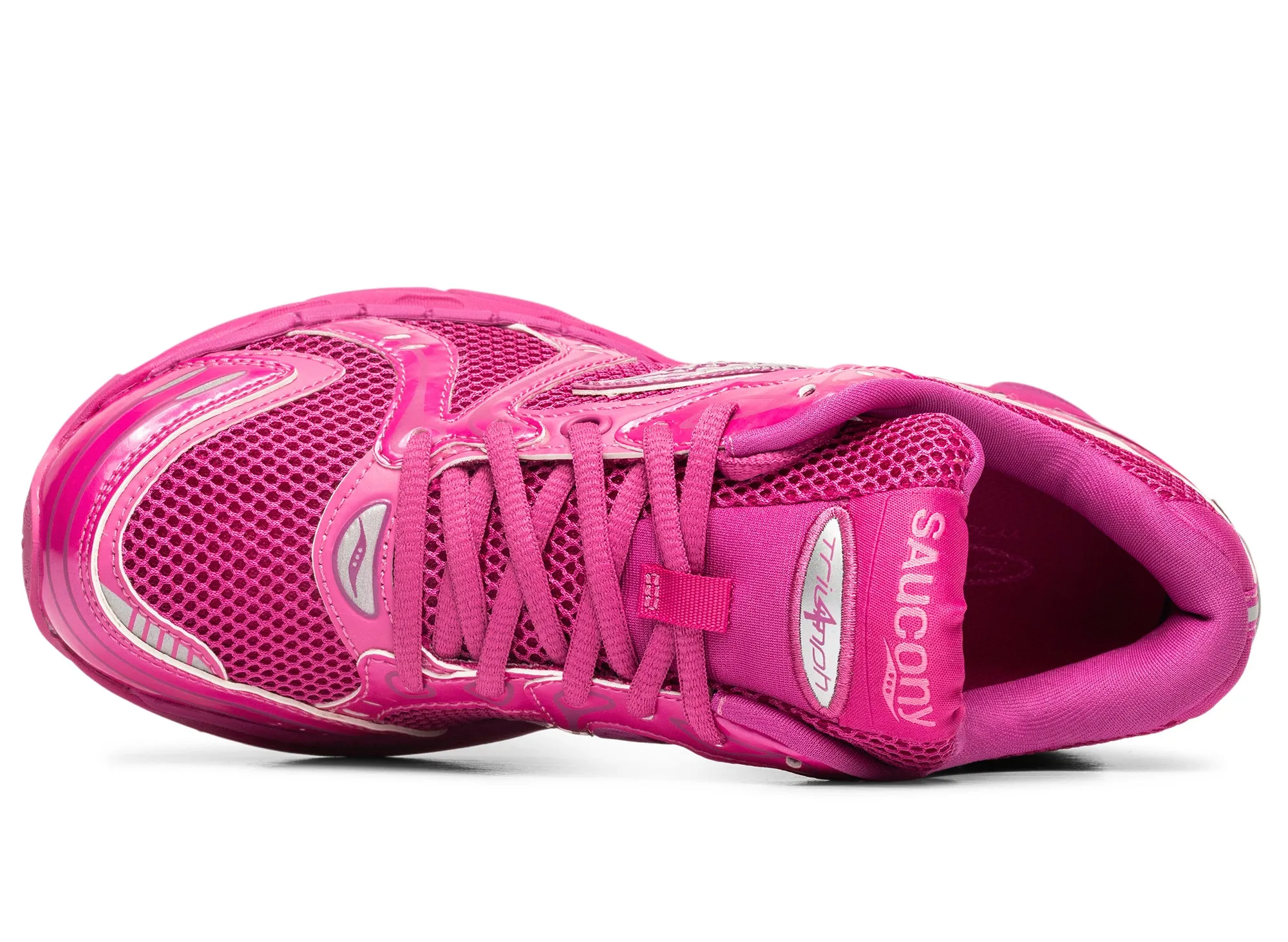 Water resistant upper track - and - field shoe functionality Saucony Progrid Triumph 4