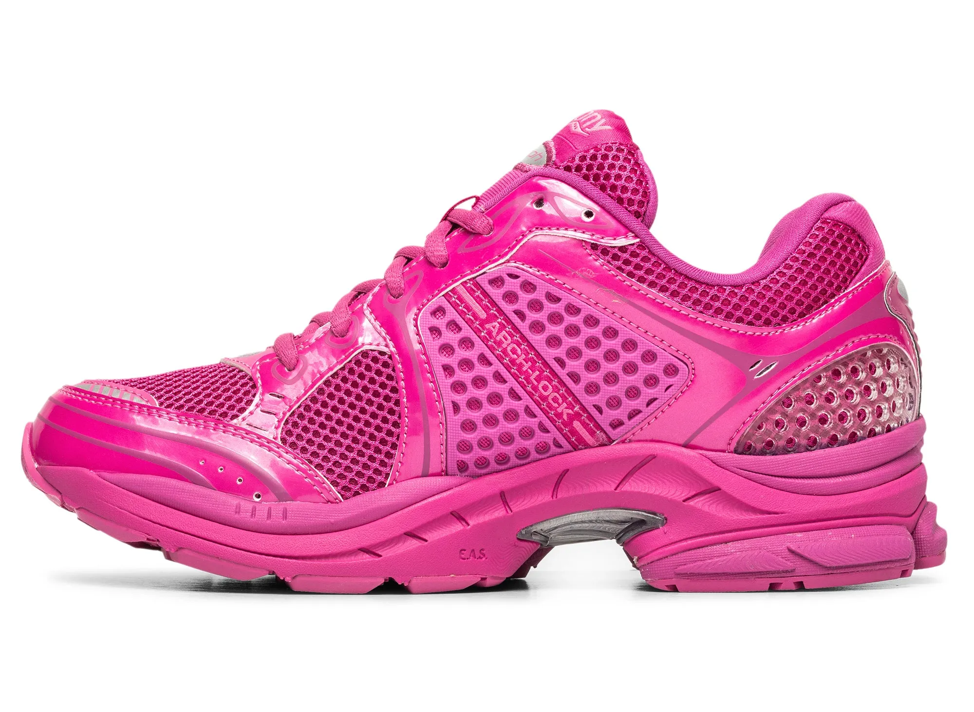white shoes obstacle - course shoes Saucony Progrid Triumph 4