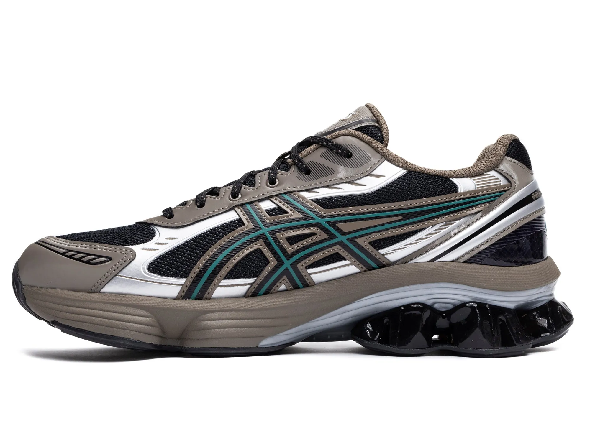 running with a hydration pack Asics Gel-Kinetic Fluent