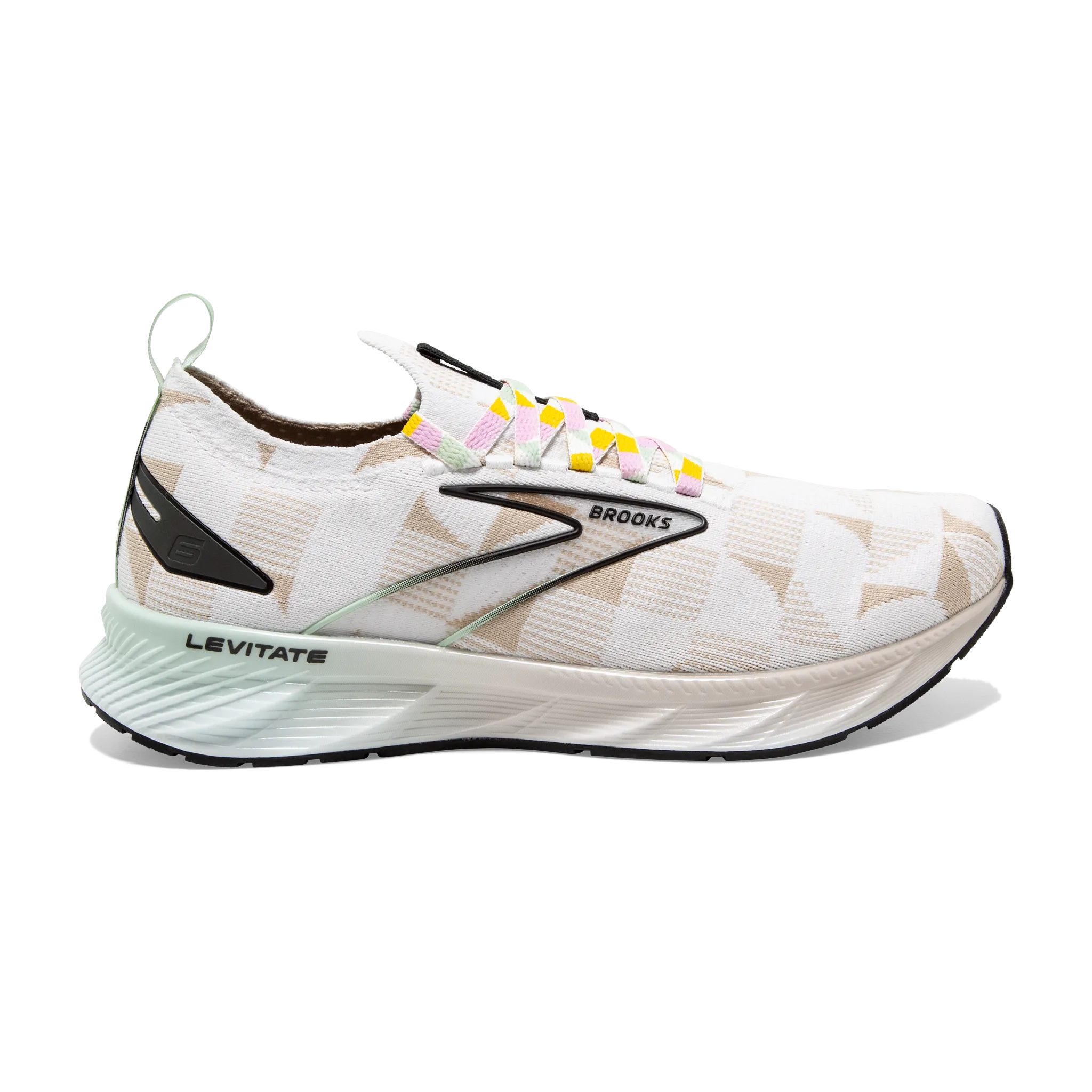 Mountain running in an airport area shoes Men's Levitate StealthFit 6