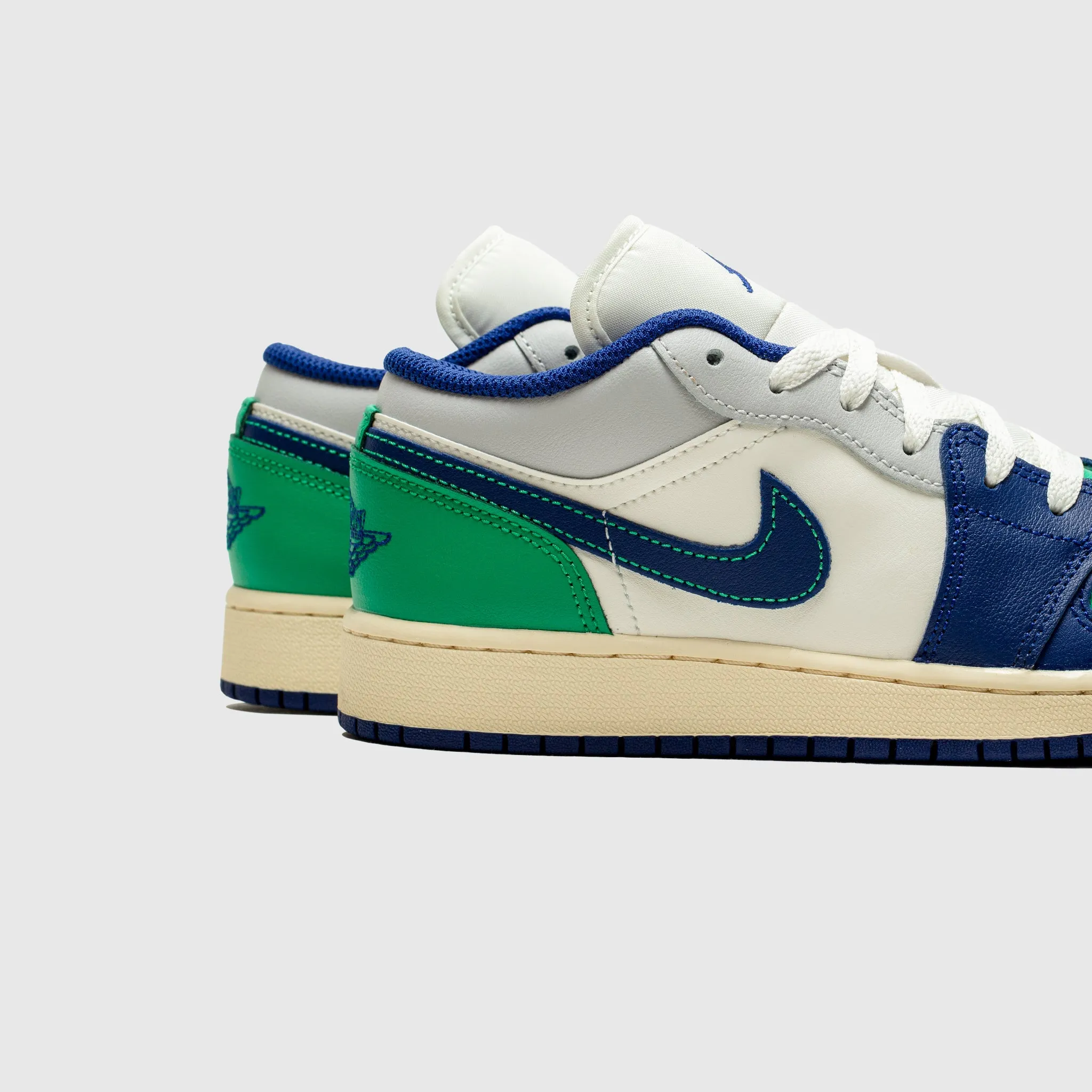 Short Trip AIR JORDAN 1 LOW (GS) "DEEP ROYAL BLUE"