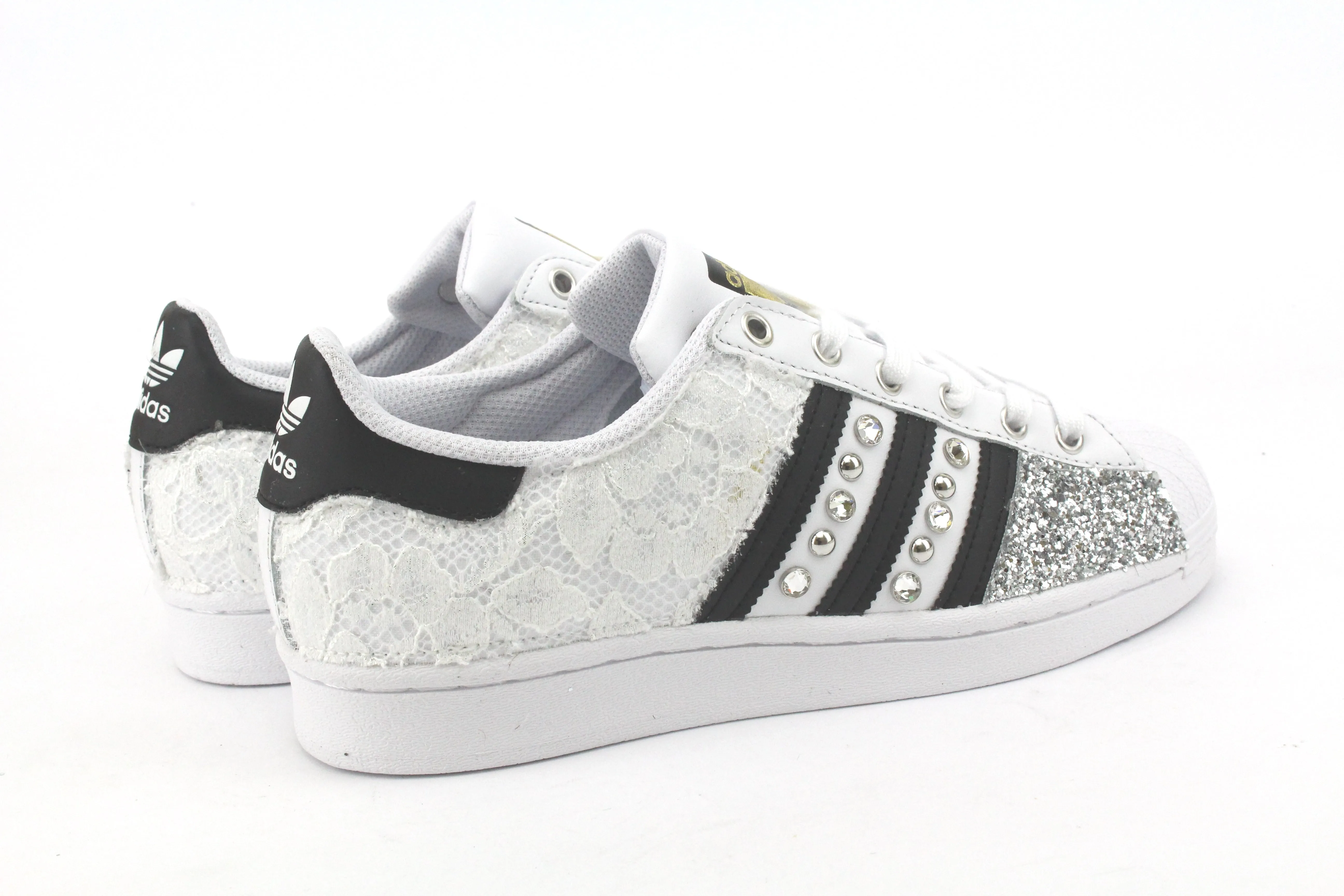 Slow Walks Street Vibe Adidas Superstar Pizzo White Glitter Argento