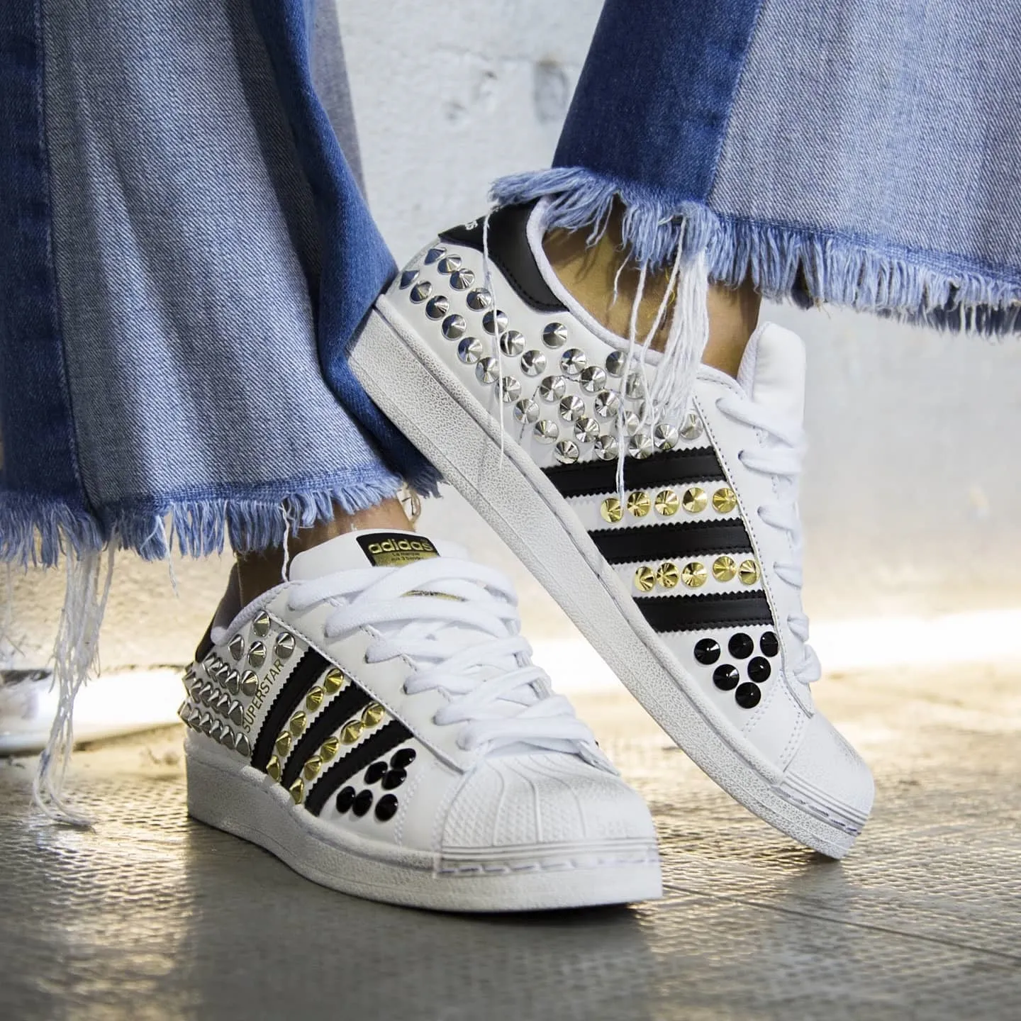 Ventilated Holes Steady Pace Adidas Superstar Total Borchie Tris