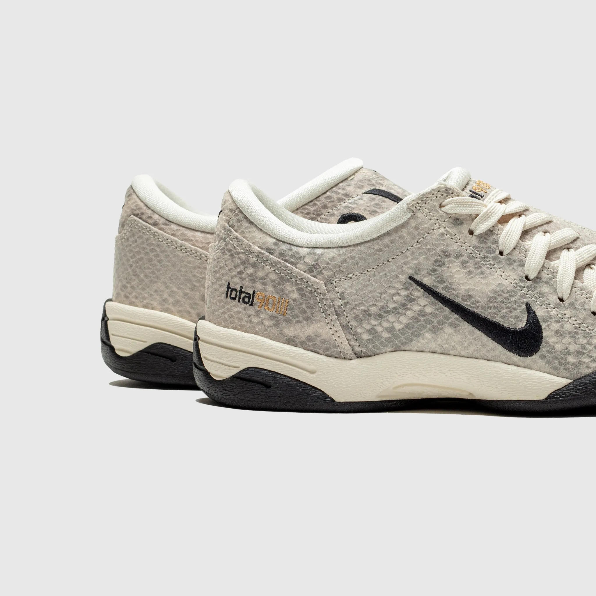 WMNS TOTAL 90 SE "PALE IVORY SNAKESKIN" Step Light