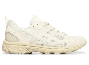 running in a field shoes Asics Gel Nunobiki 'Cream / Pure Silver'