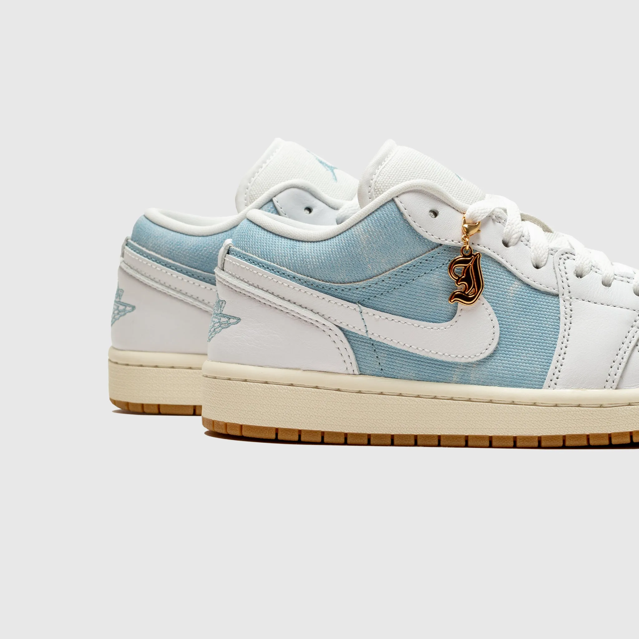 WMNS AIR JORDAN 1 LOW SE "WORN BLUE" Island Vibe Street Mood