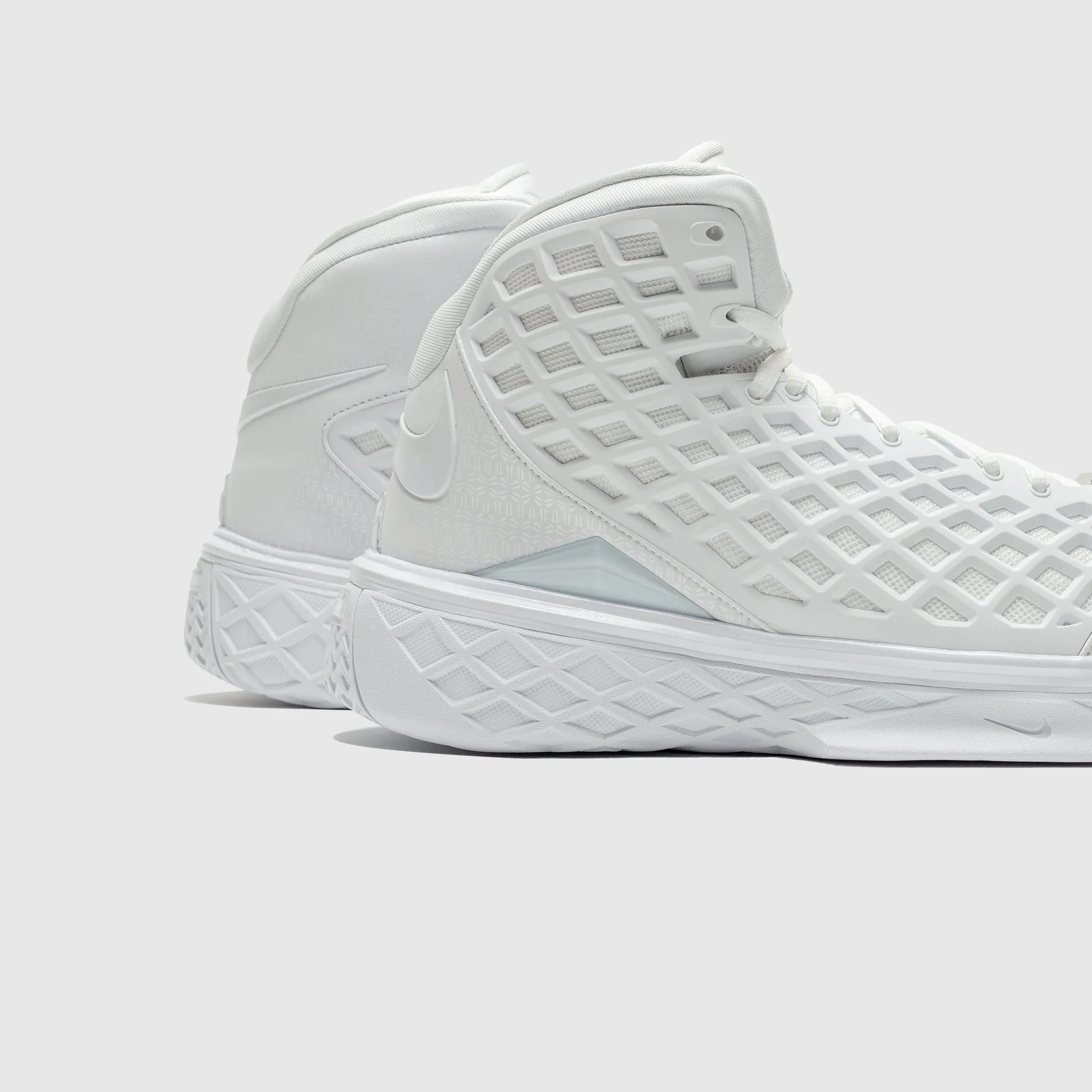 KOBE III PROTRO "HALO" Vintage Mood Resort Mood