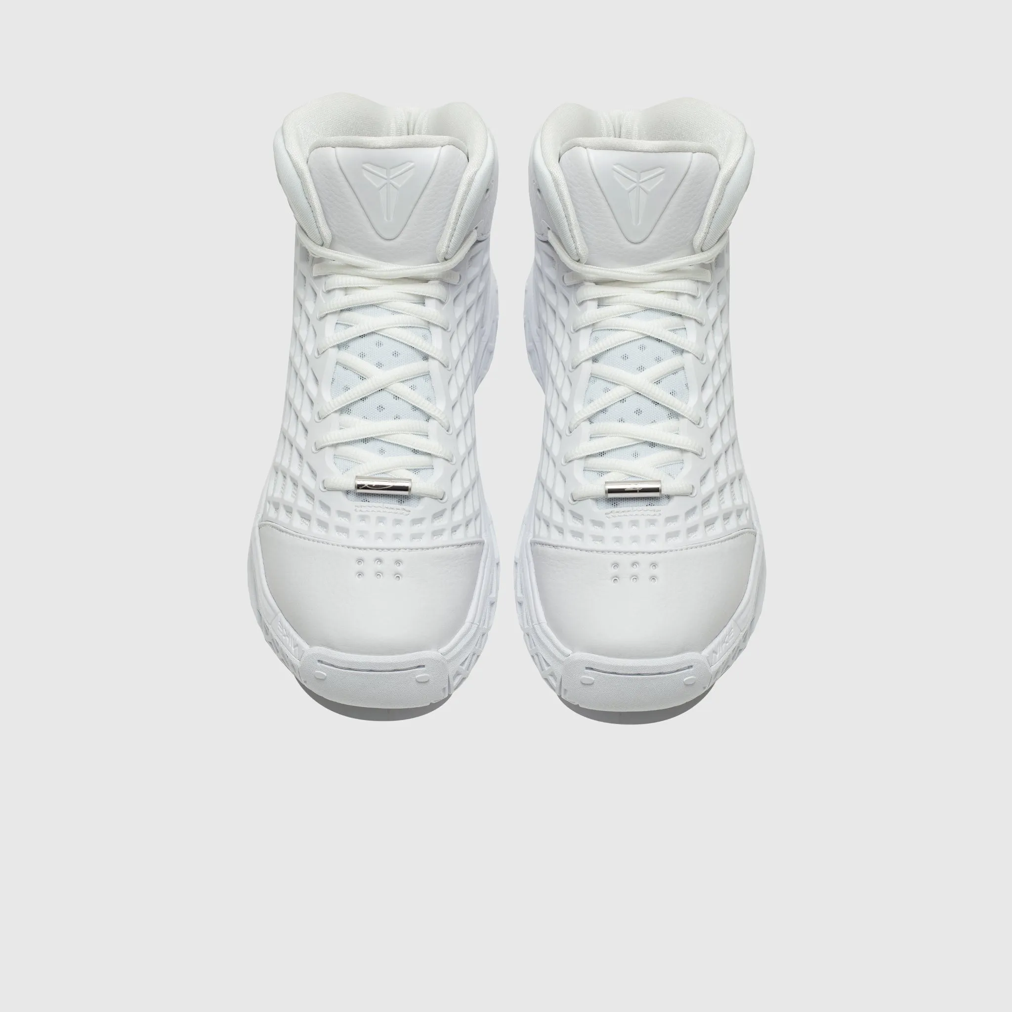 KOBE III PROTRO "HALO" Height Plus