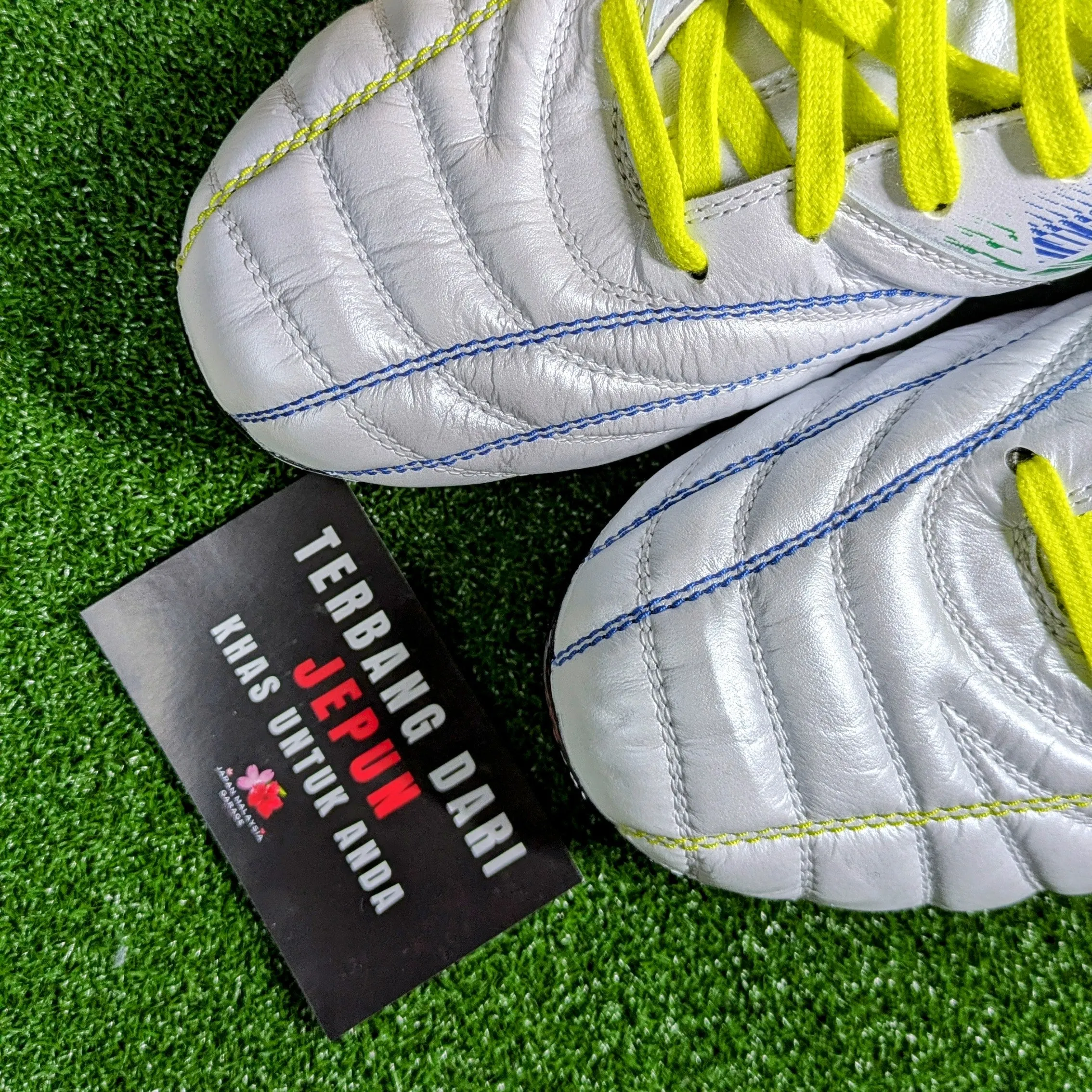 Umbro Accerator f-lash HG(White/Green) Reduced Weight Offensive Play