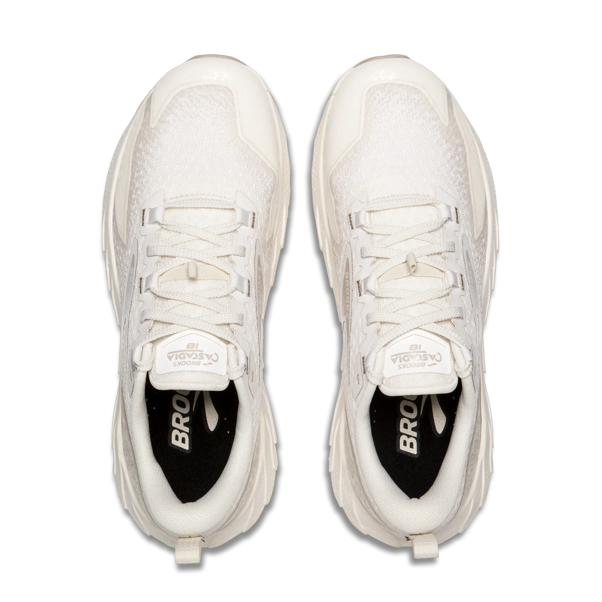 Women's Cascadia 18 running in a reservoir area shoes