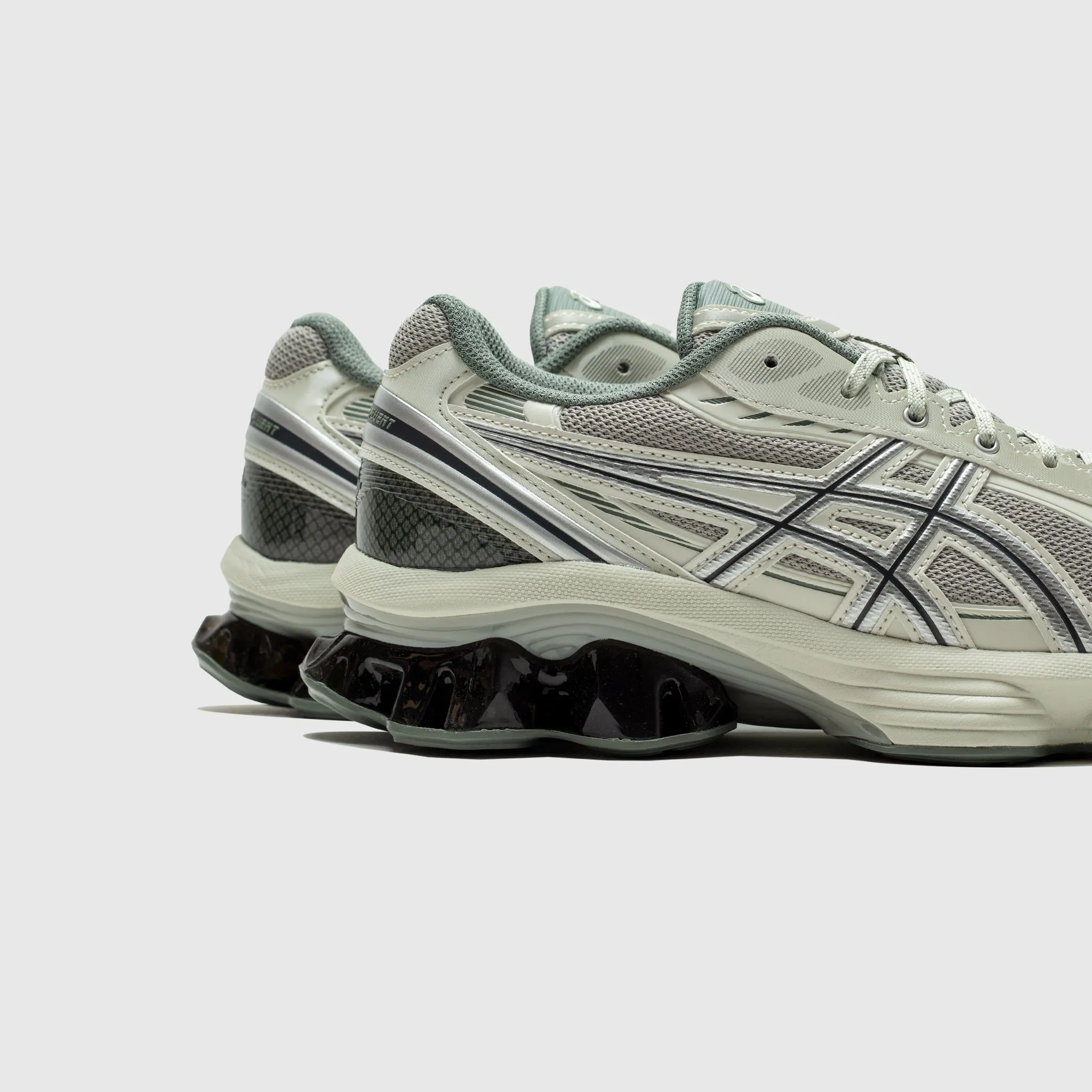 day - visibility shoes GEL-KINETIC FLUENT