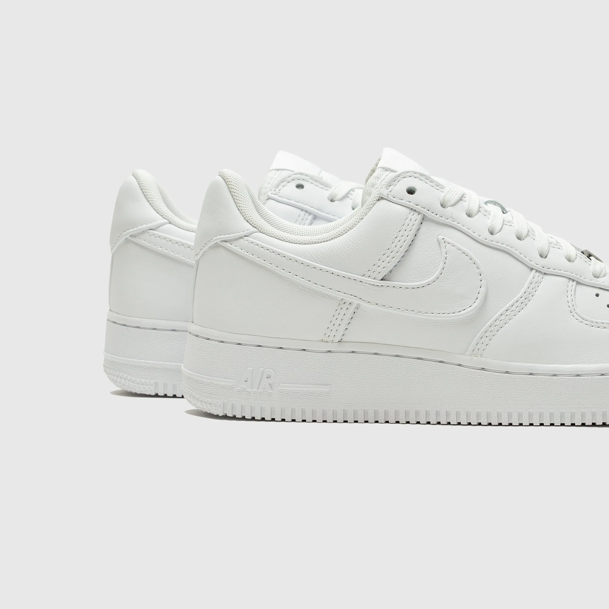 AIR FORCE 1 LOW RETRO PREMIUM "TRIPLE WHITE" Track Run All Day Travel Light