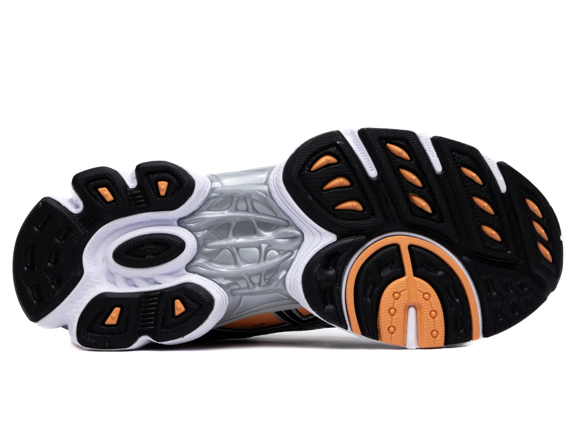 running in a floodplain area shoes Asics Gel-Nimbus 9