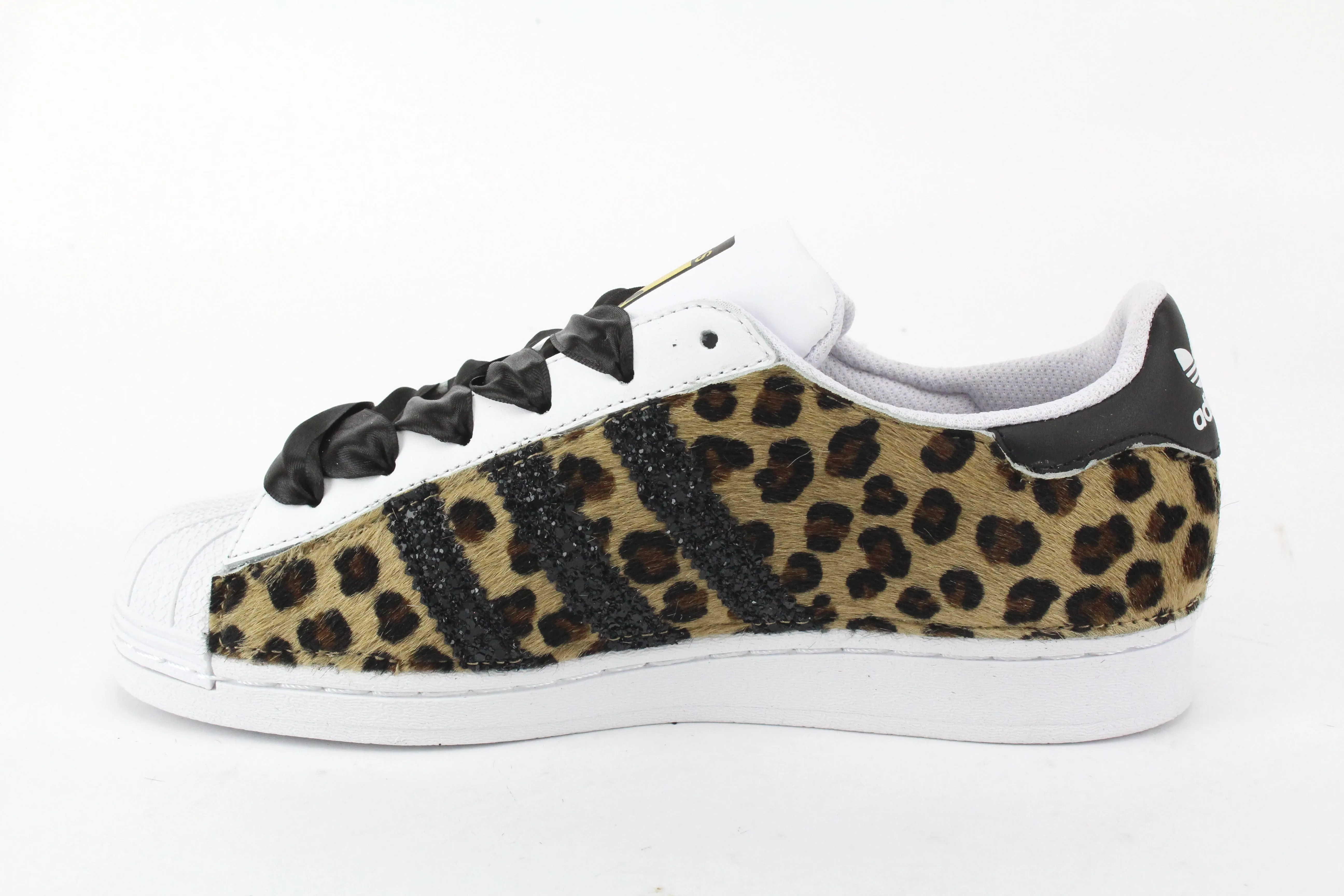 Effortless Wear Edge Hike Adidas Superstar Total Maculate & Glitter