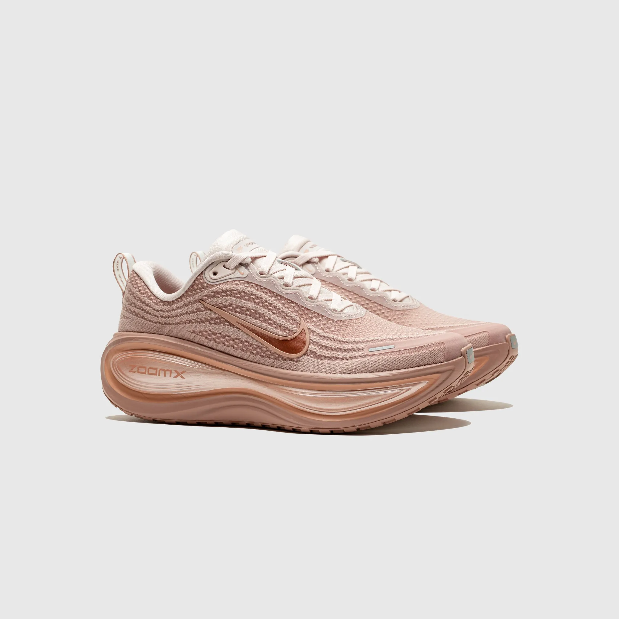 photo shoot VOMERO PLUS "ROSE GOLD"
