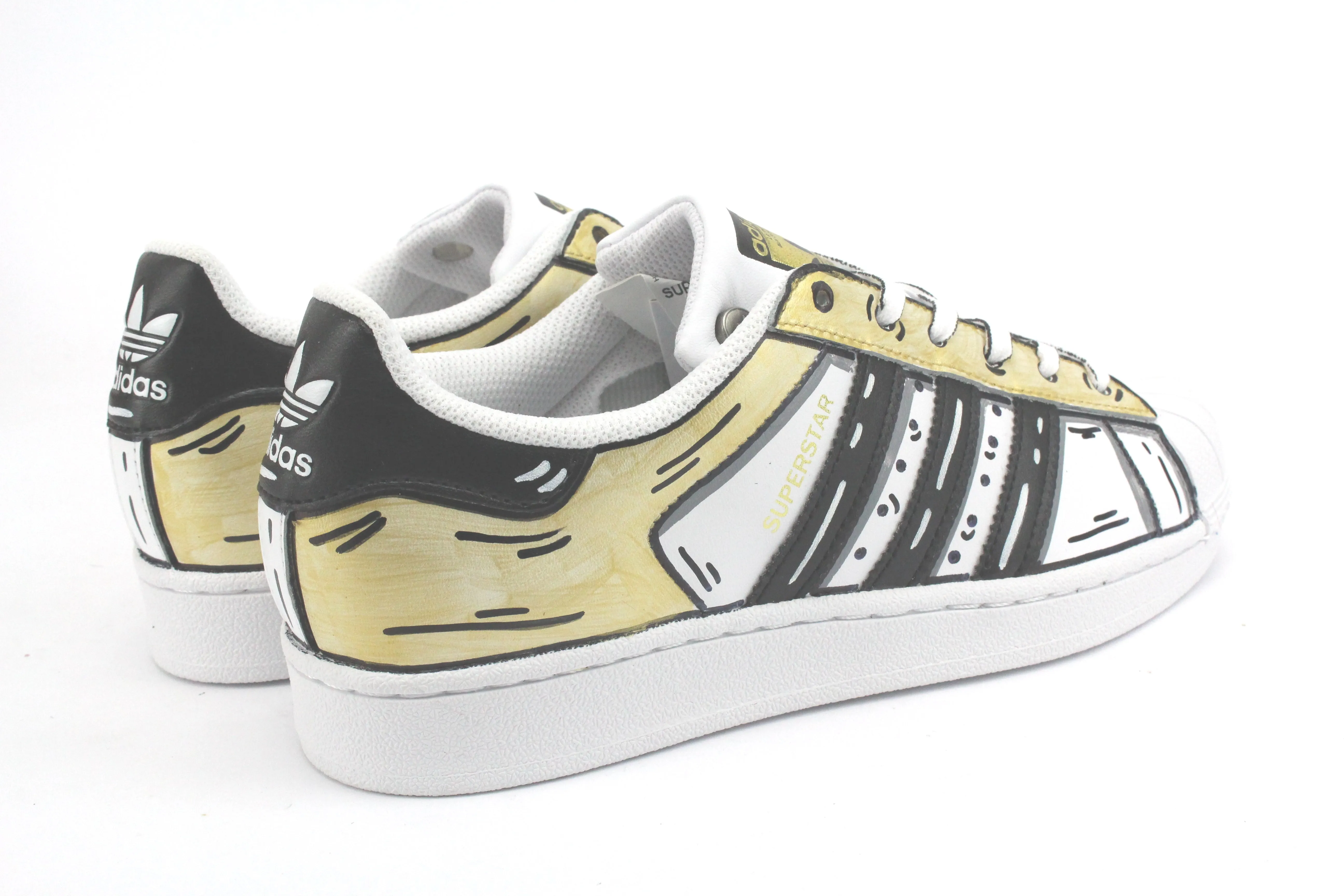 Light Jog Outfit Upgrade Adidas Superstar Cartoon Gold e lacci cartoon