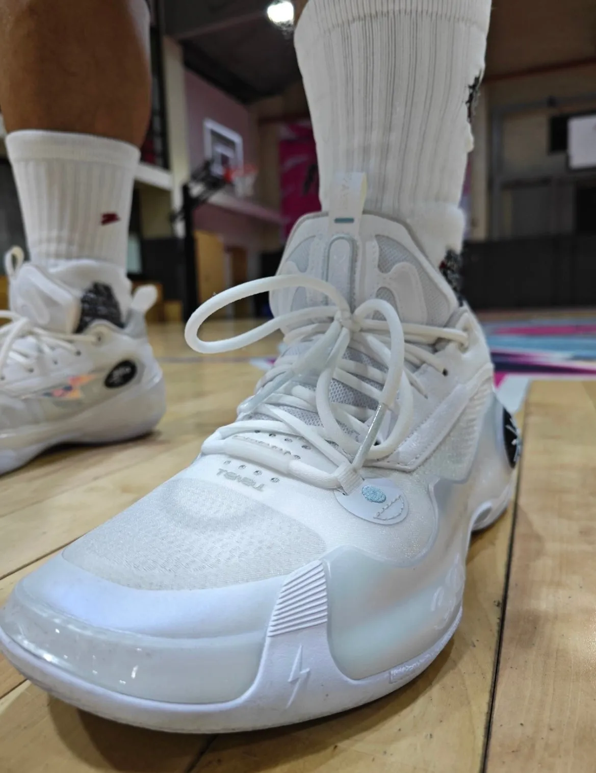 Li-Ning Way of Wade 10 Low - White hot Asymmetric Collar Support