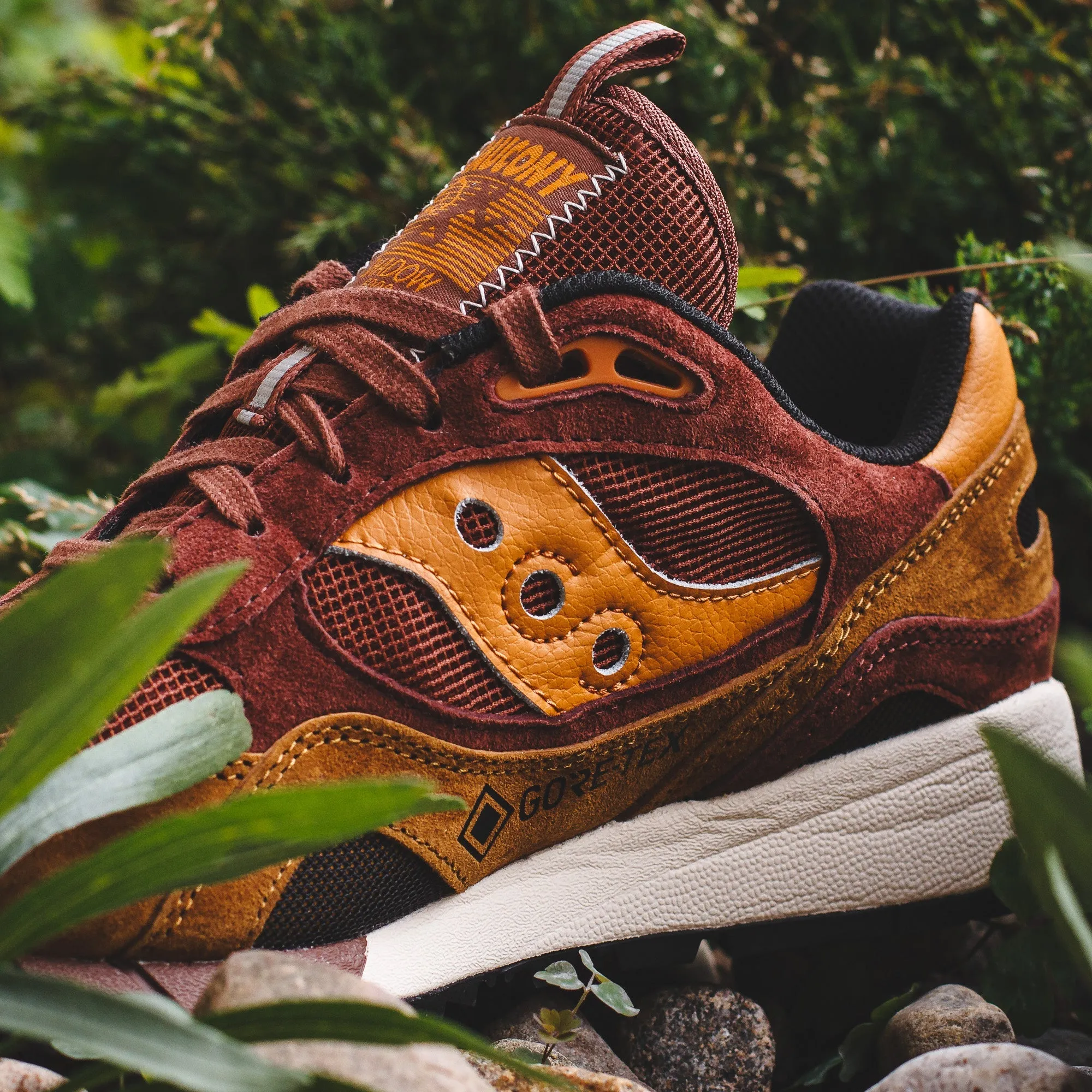 Anatomically Contoured Fit Bonded Upper Saucony Men Shadow 6000 Brown Gore-Tex S70786-1