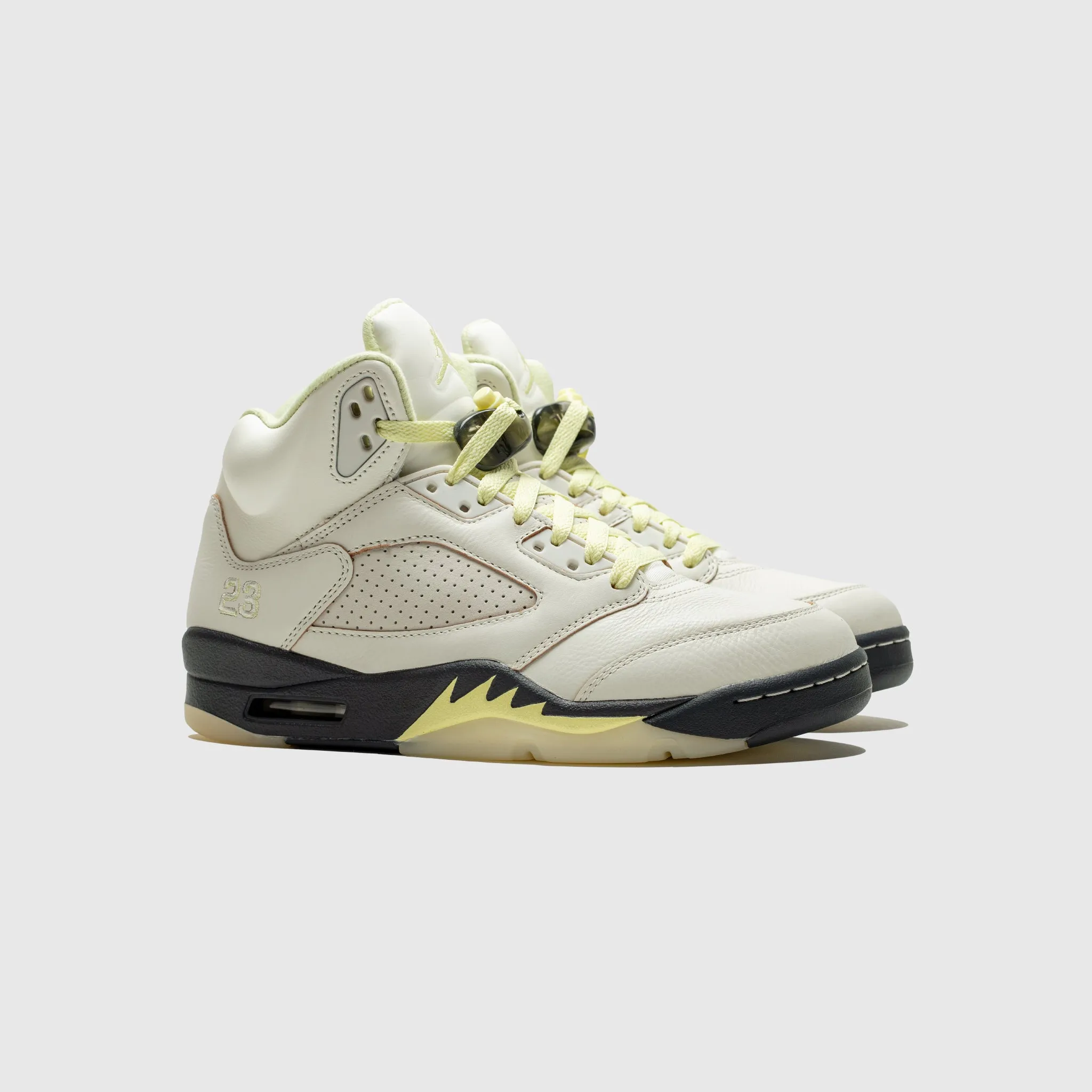 WMNS AIR JORDAN 5 RETRO "LUMINOUS GREEN" Flexible Fit Busy Professionals Performance