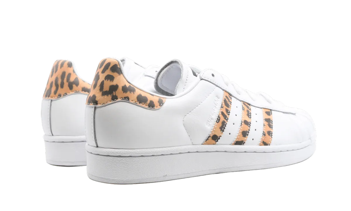 SUPERSTAR WMNS Seamless Toe Box Collapsible Heel Design